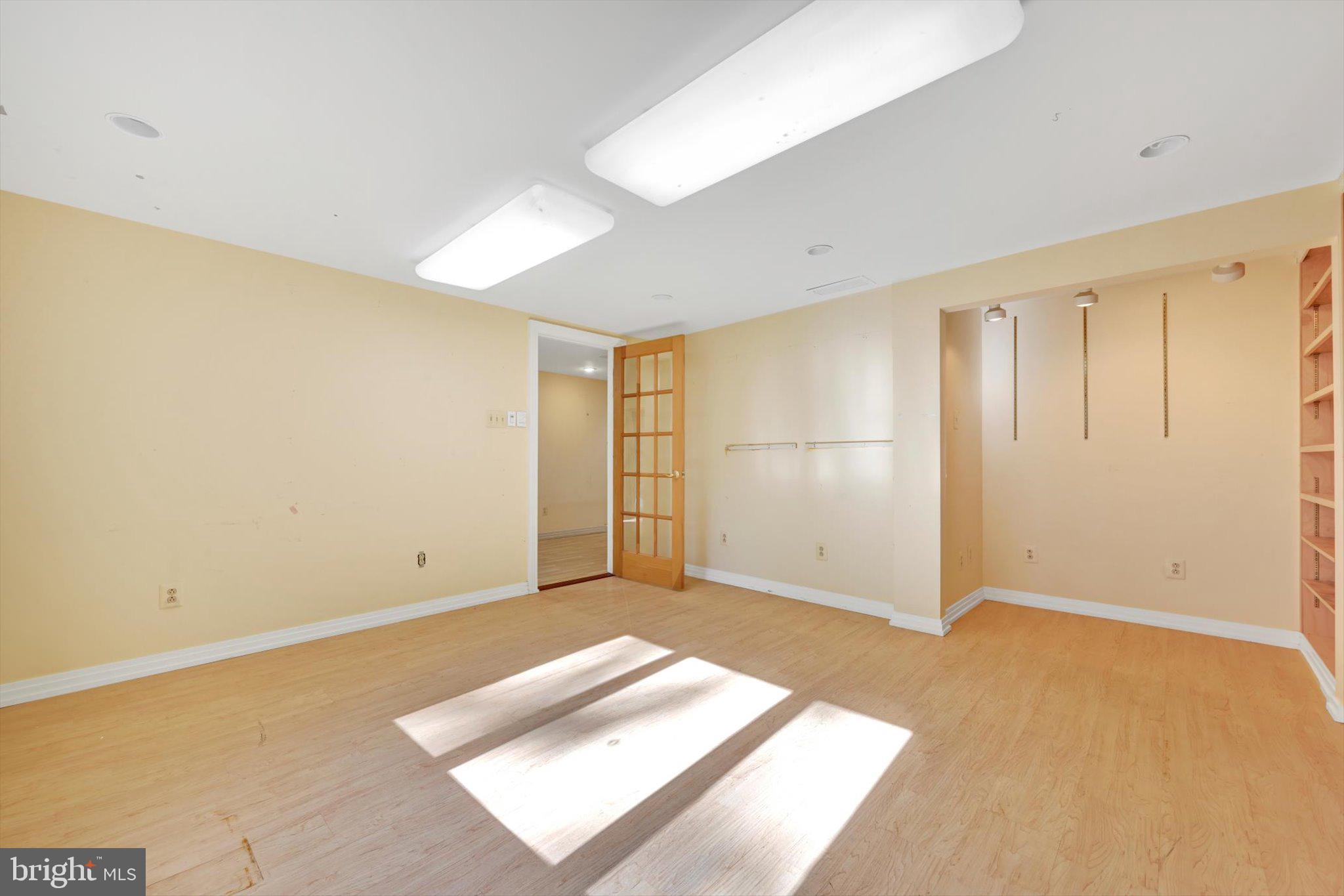 WALNUT HILL - Residential