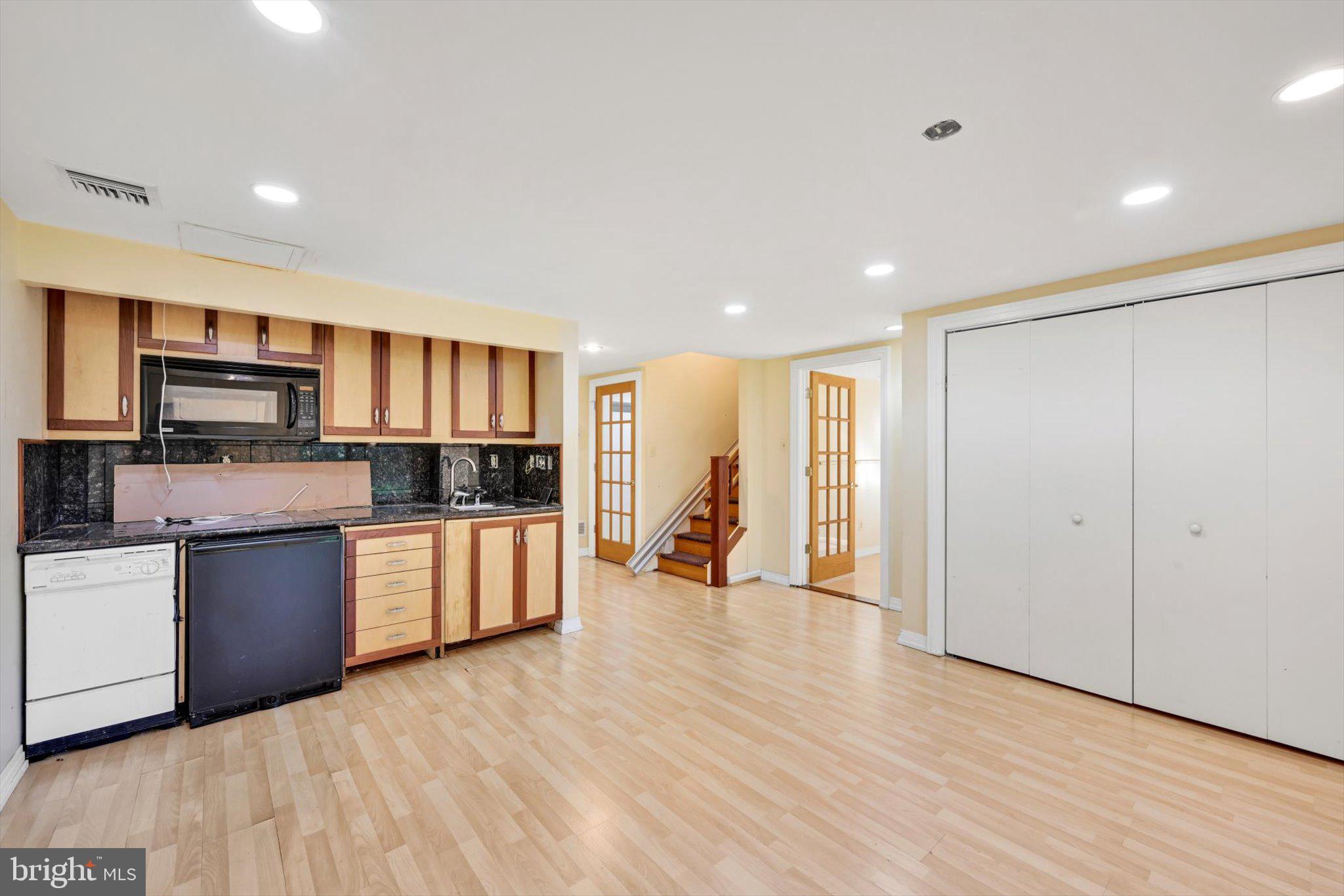 WALNUT HILL - Residential
