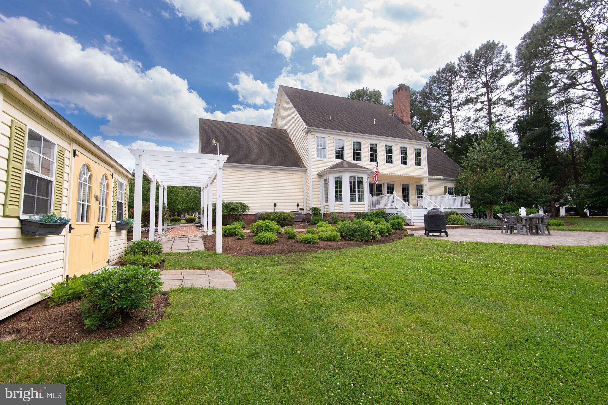 WAVERLY ISLAND ESTATES - Residential