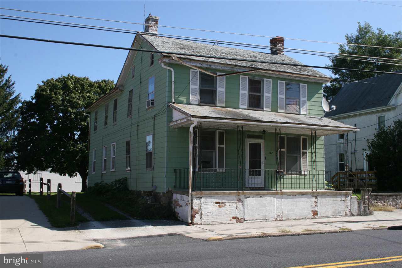 Large 2336 sq. ft.  home in Littlestown on a great 1/4 acre lot.  Bring your tools.  House and garage both need work.  Roof needs replaced.  Alley access to the rear.  Cash offers only.