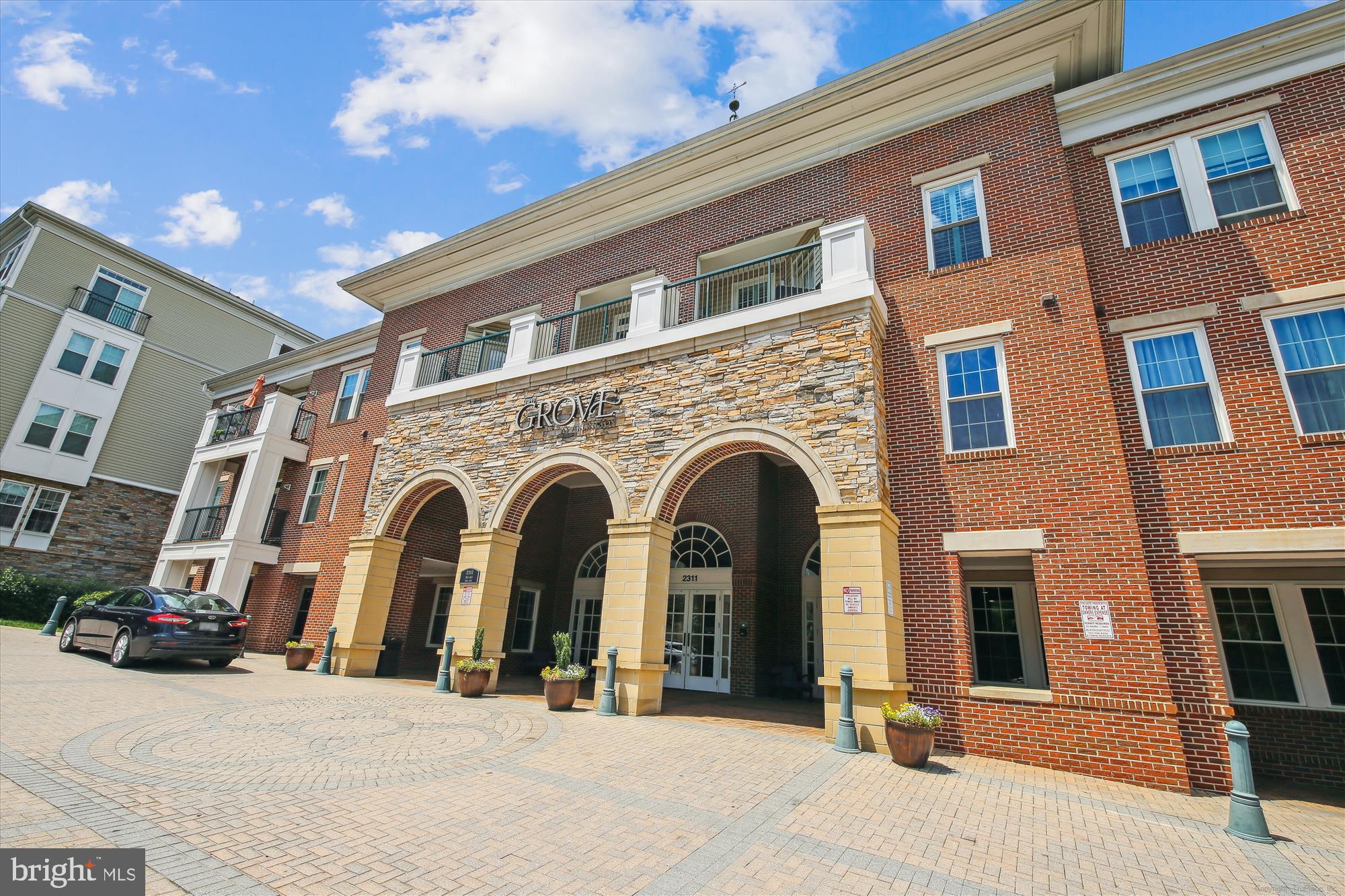 GROVE AT ARLINGTON - Residential
