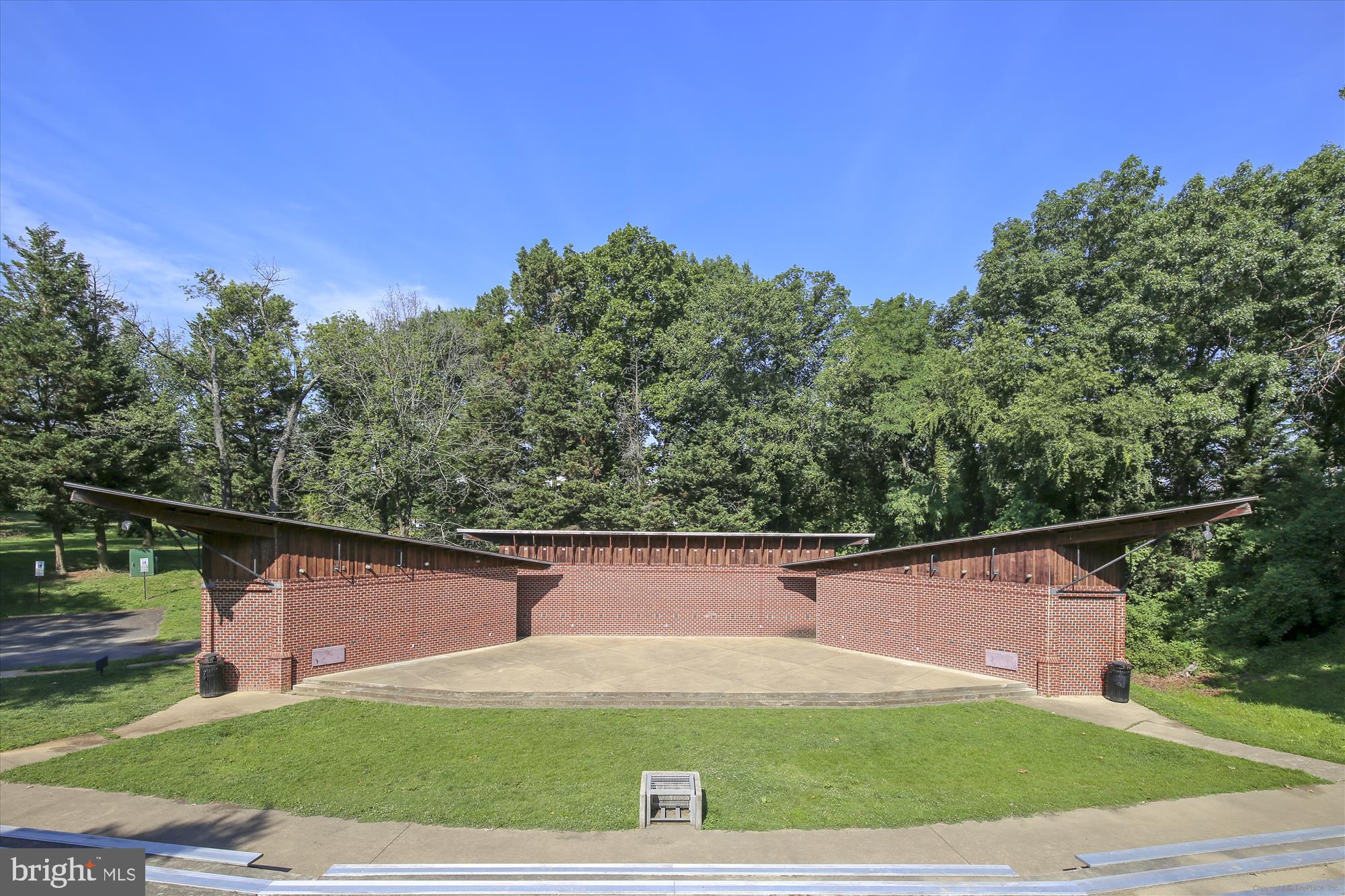 GROVE AT ARLINGTON - Residential