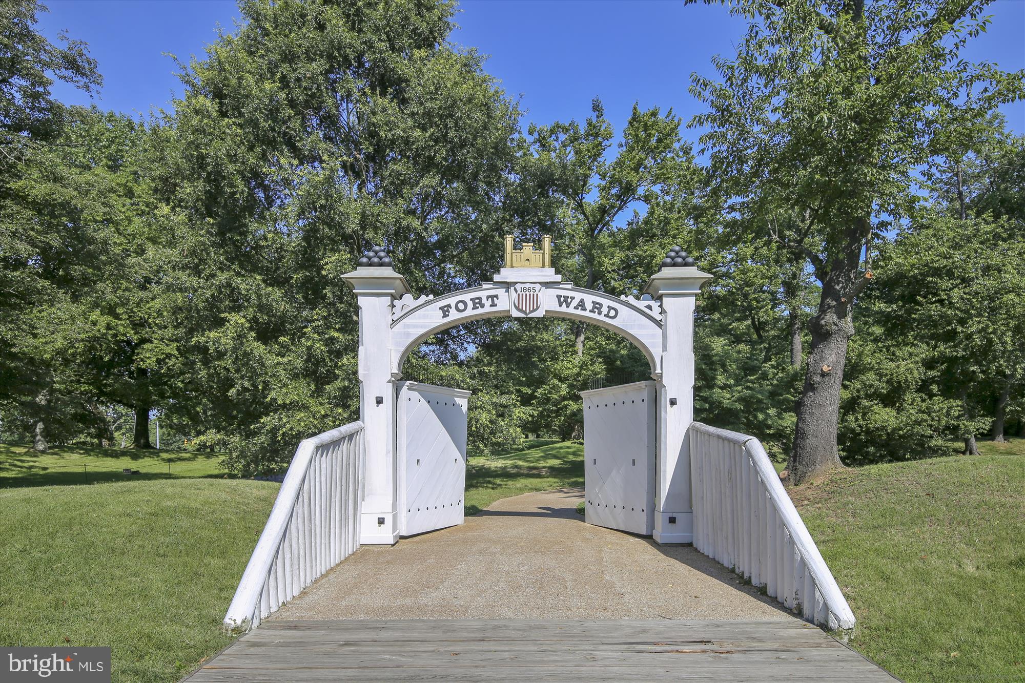 GROVE AT ARLINGTON - Residential