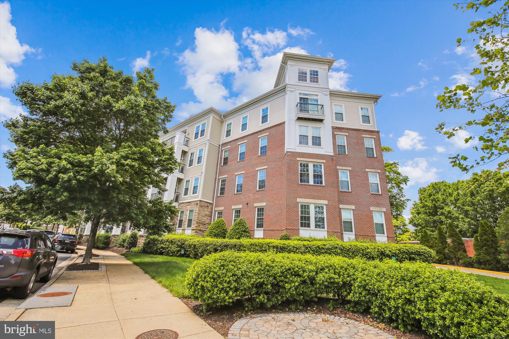 GROVE AT ARLINGTON - Residential