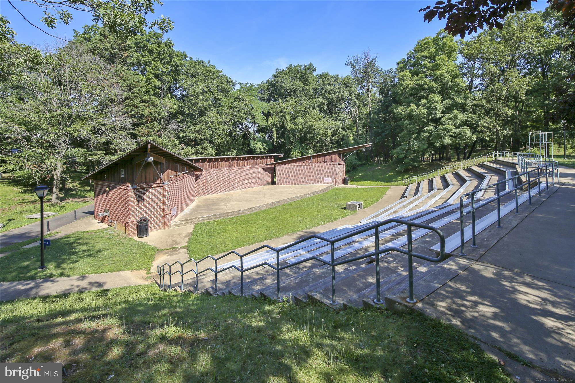 GROVE AT ARLINGTON - Residential