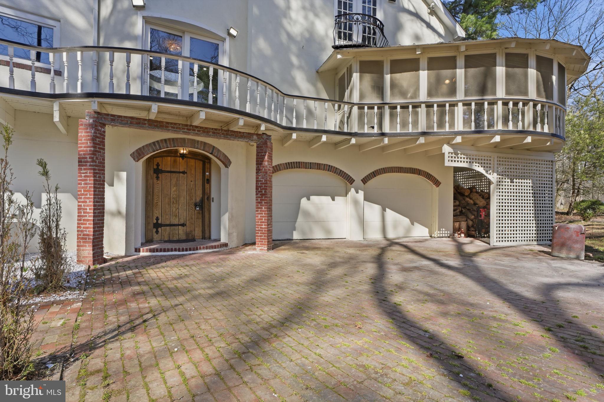 STROUDSBURG - Residential