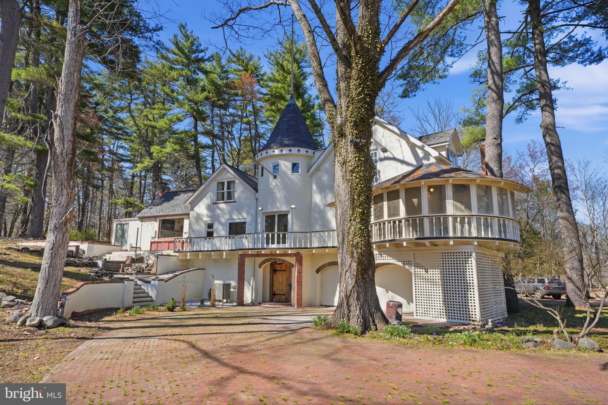 STROUDSBURG - Residential