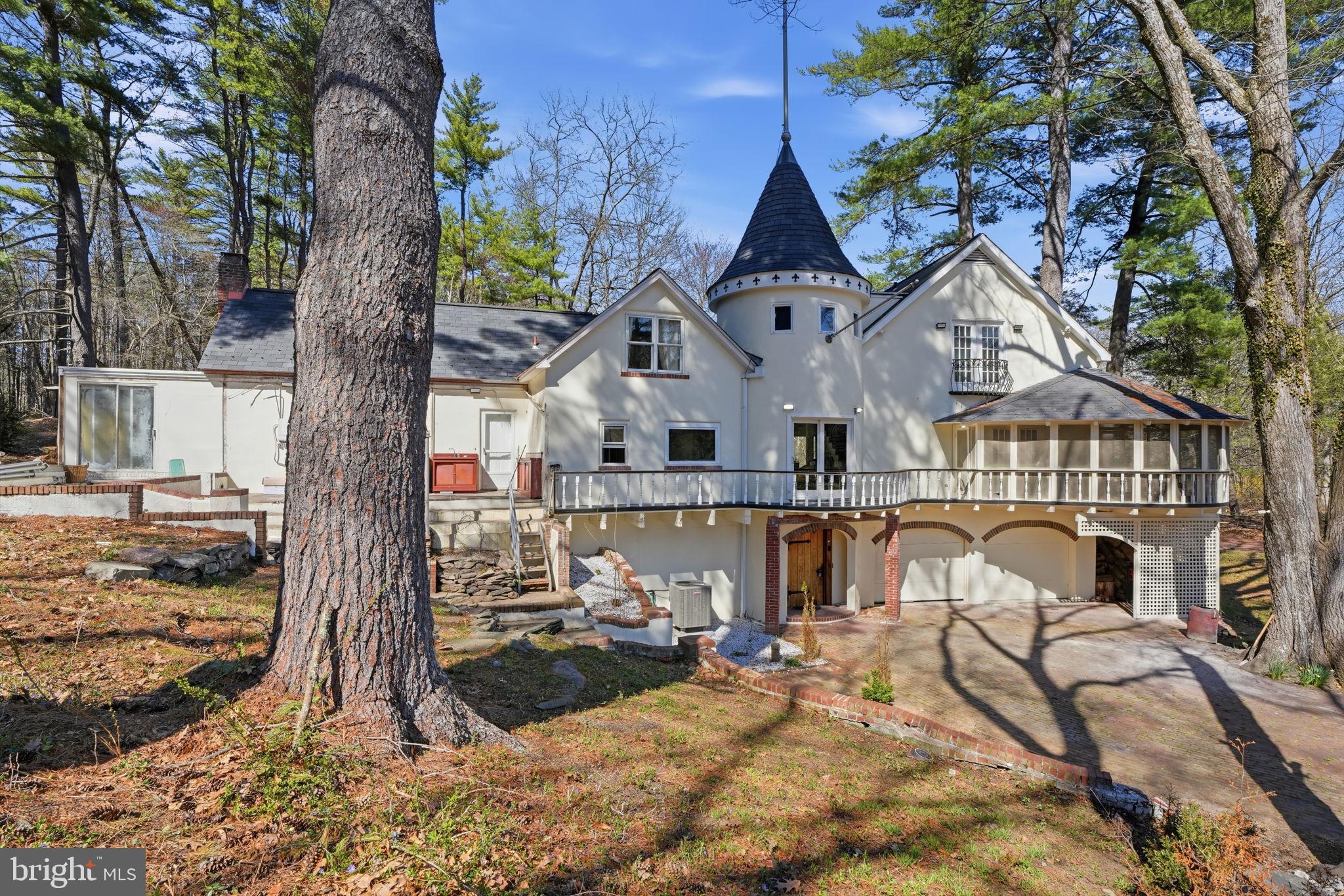 STROUDSBURG - Residential