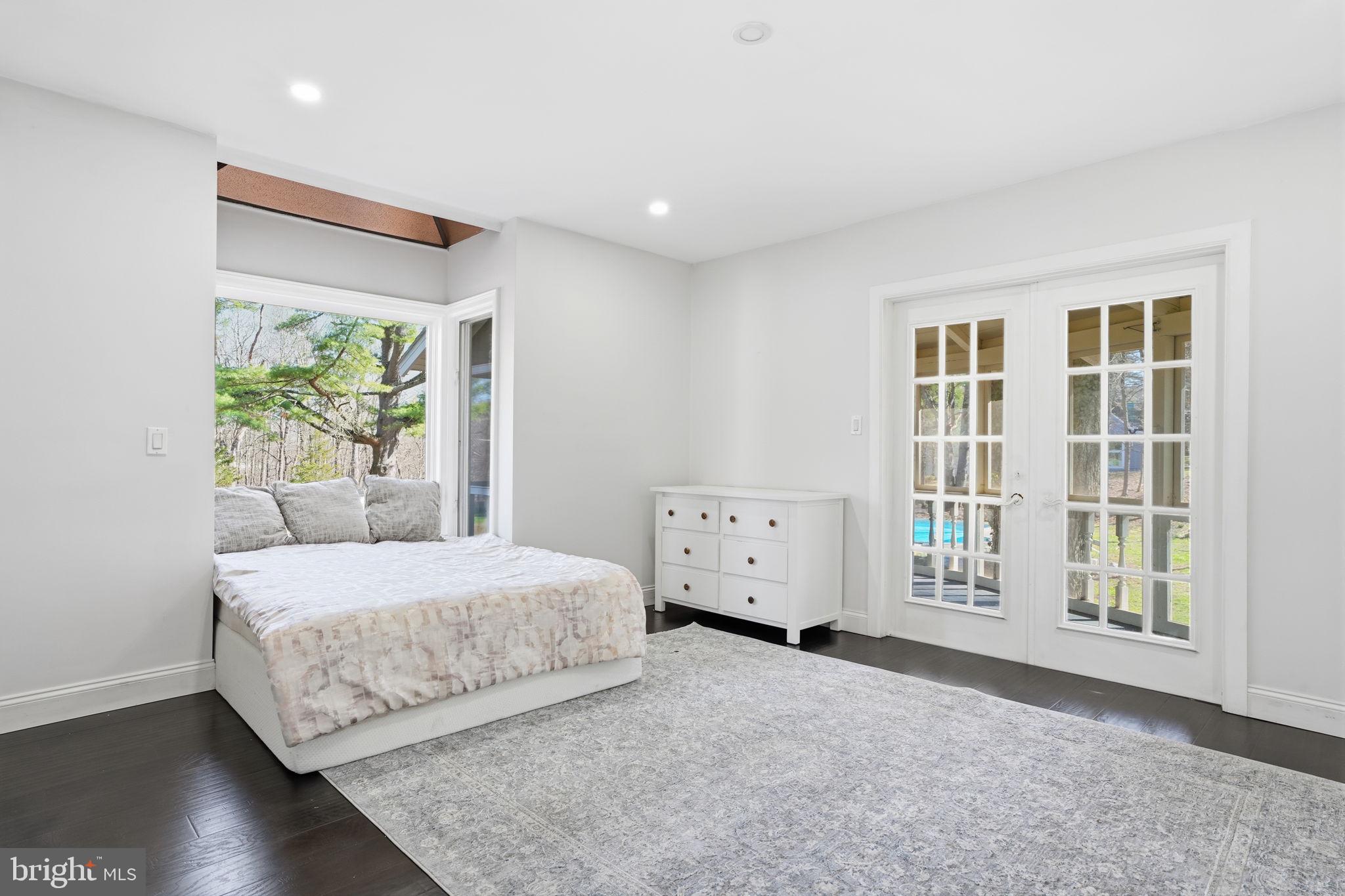 STROUDSBURG - Residential