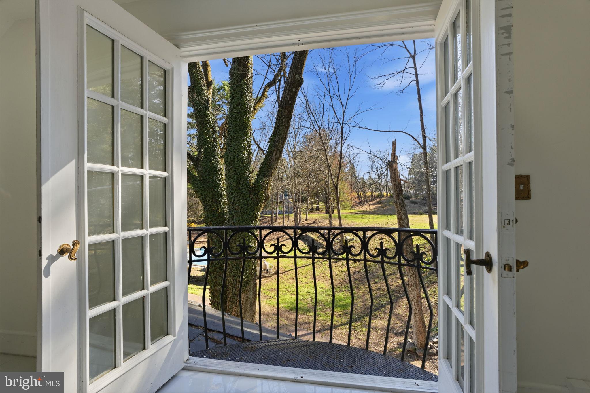 STROUDSBURG - Residential