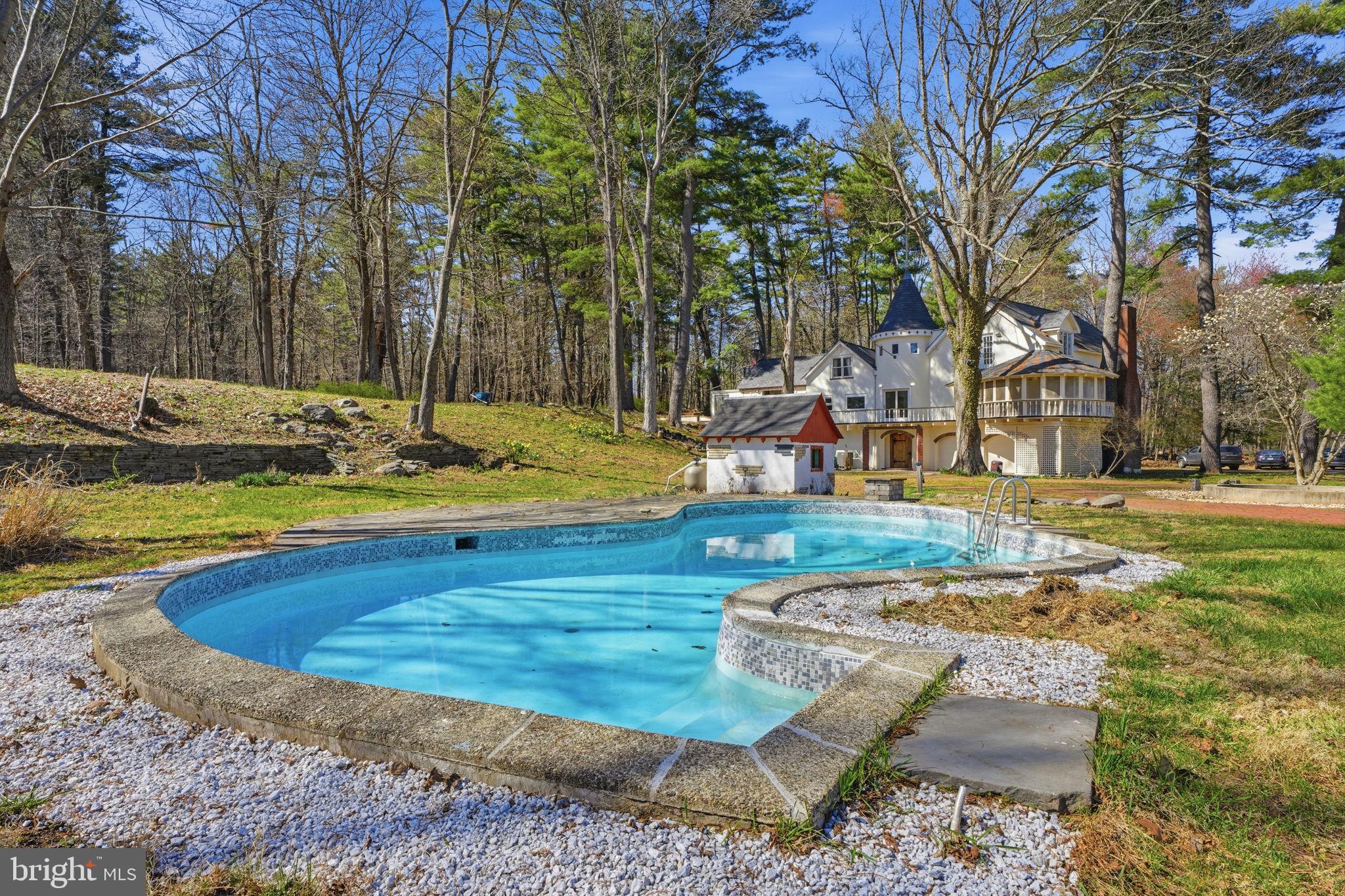 STROUDSBURG - Residential