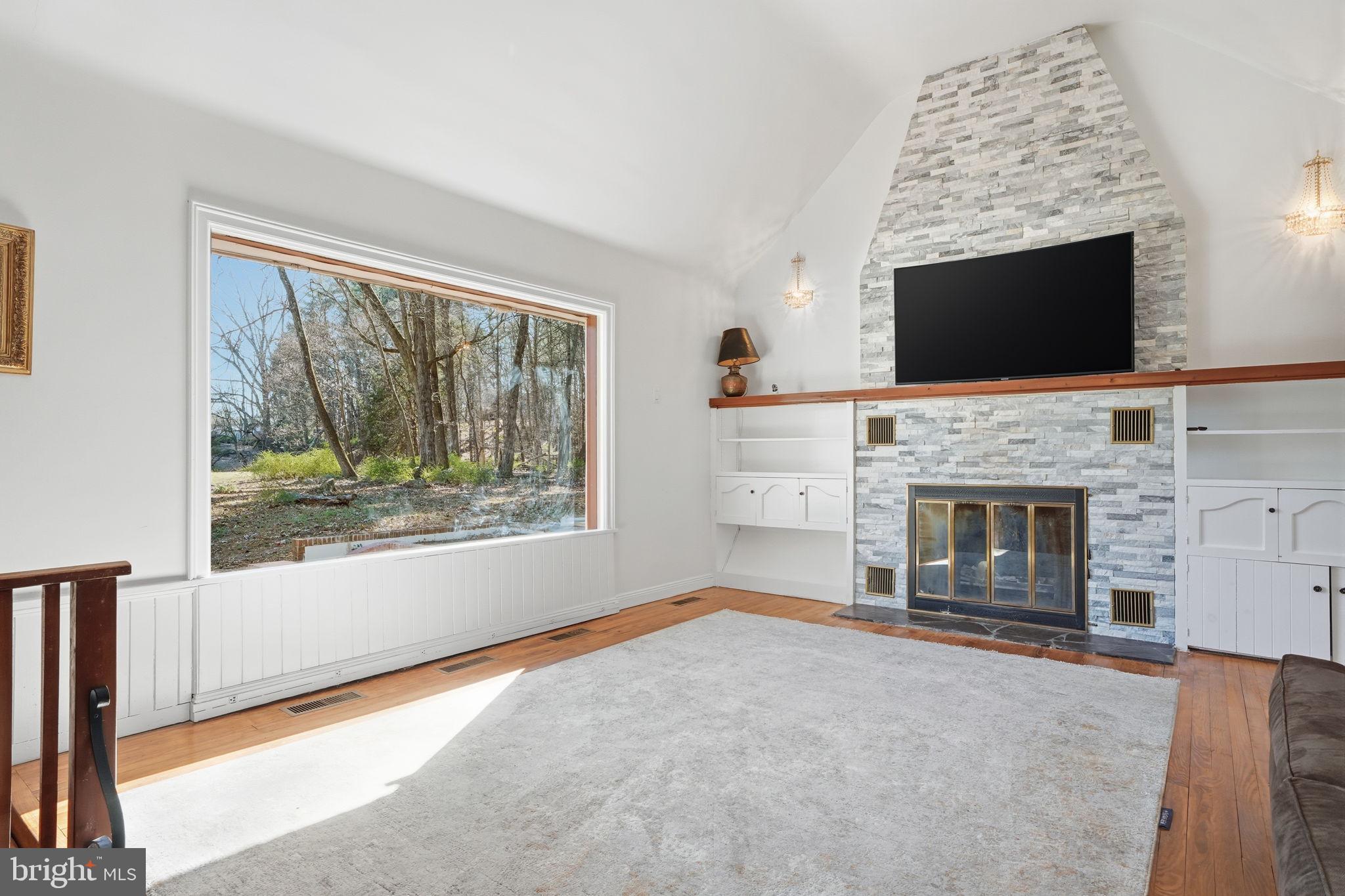 STROUDSBURG - Residential