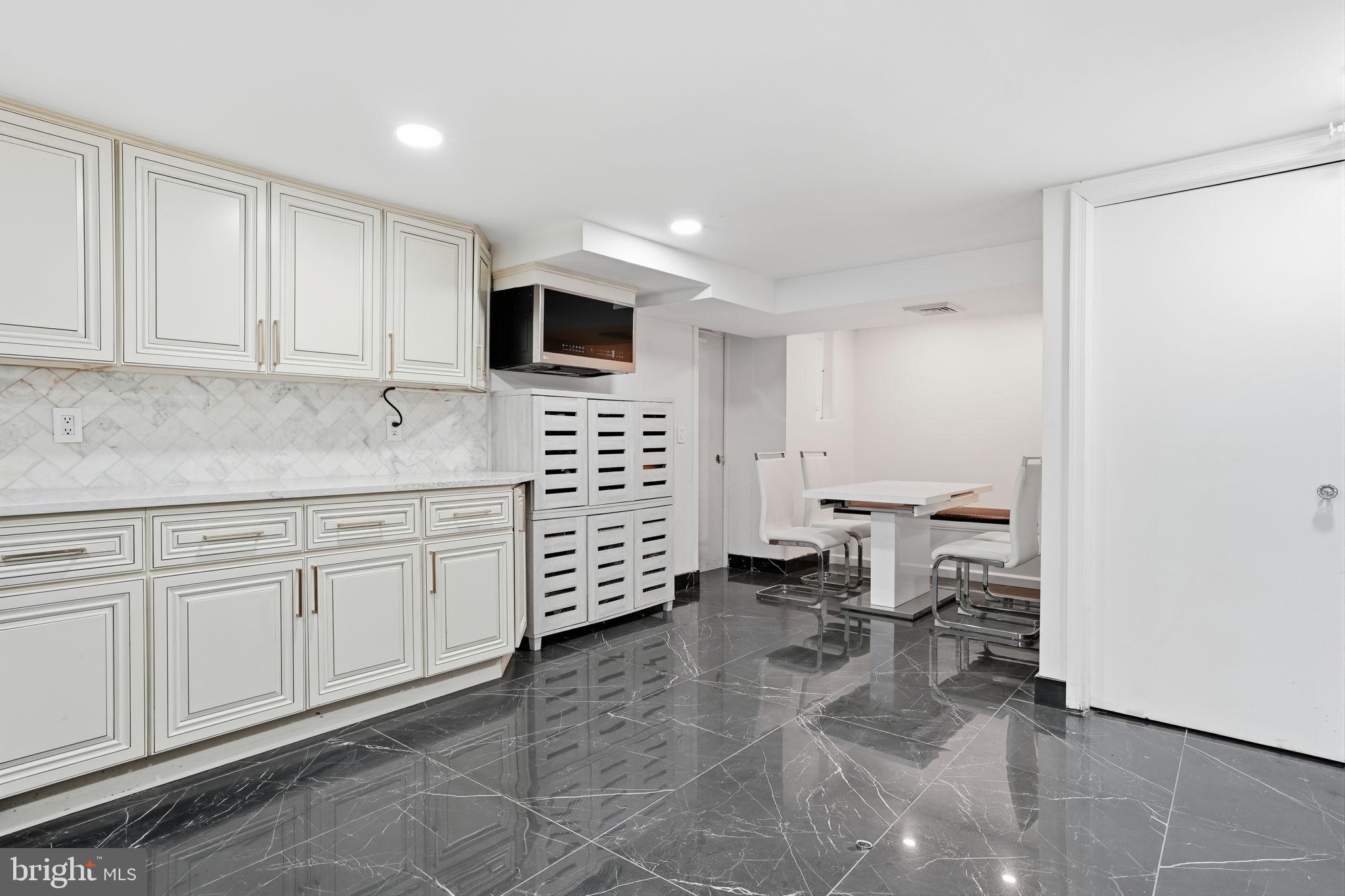 STROUDSBURG - Residential