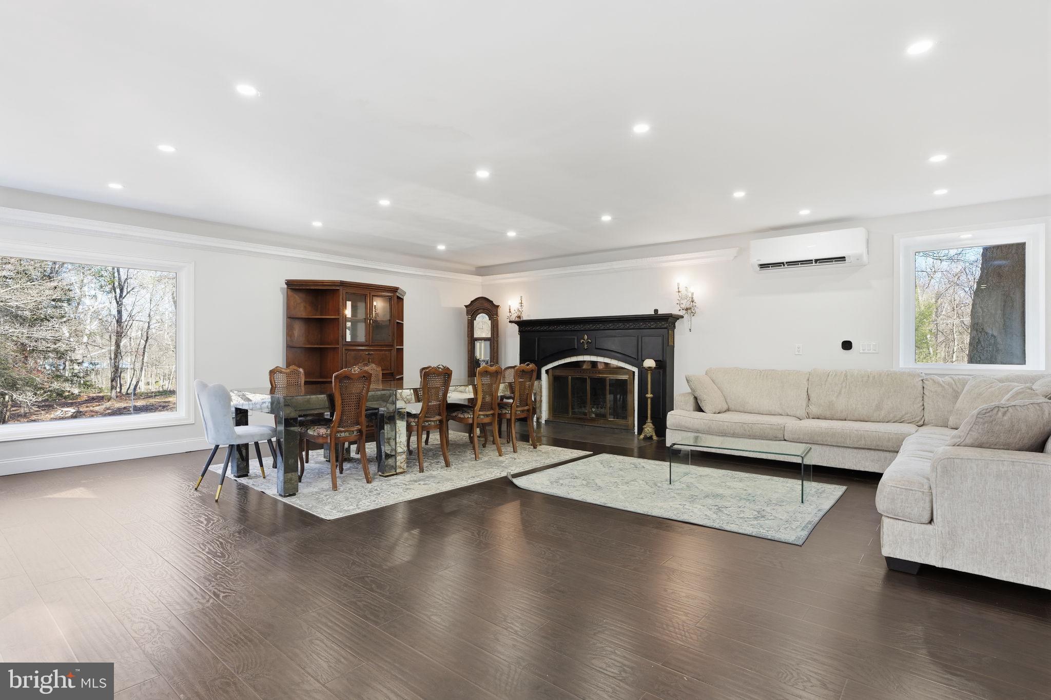 STROUDSBURG - Residential