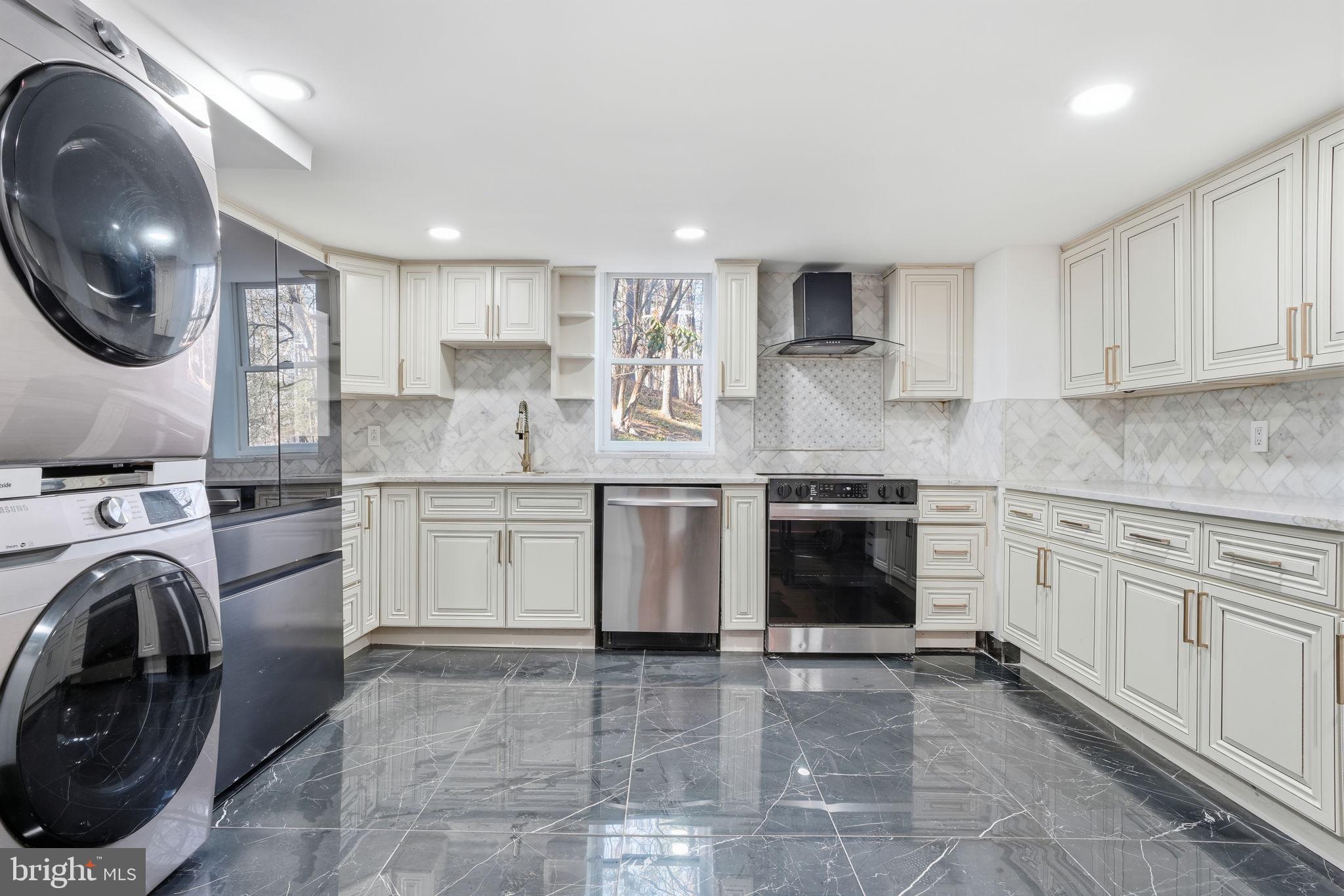 STROUDSBURG - Residential