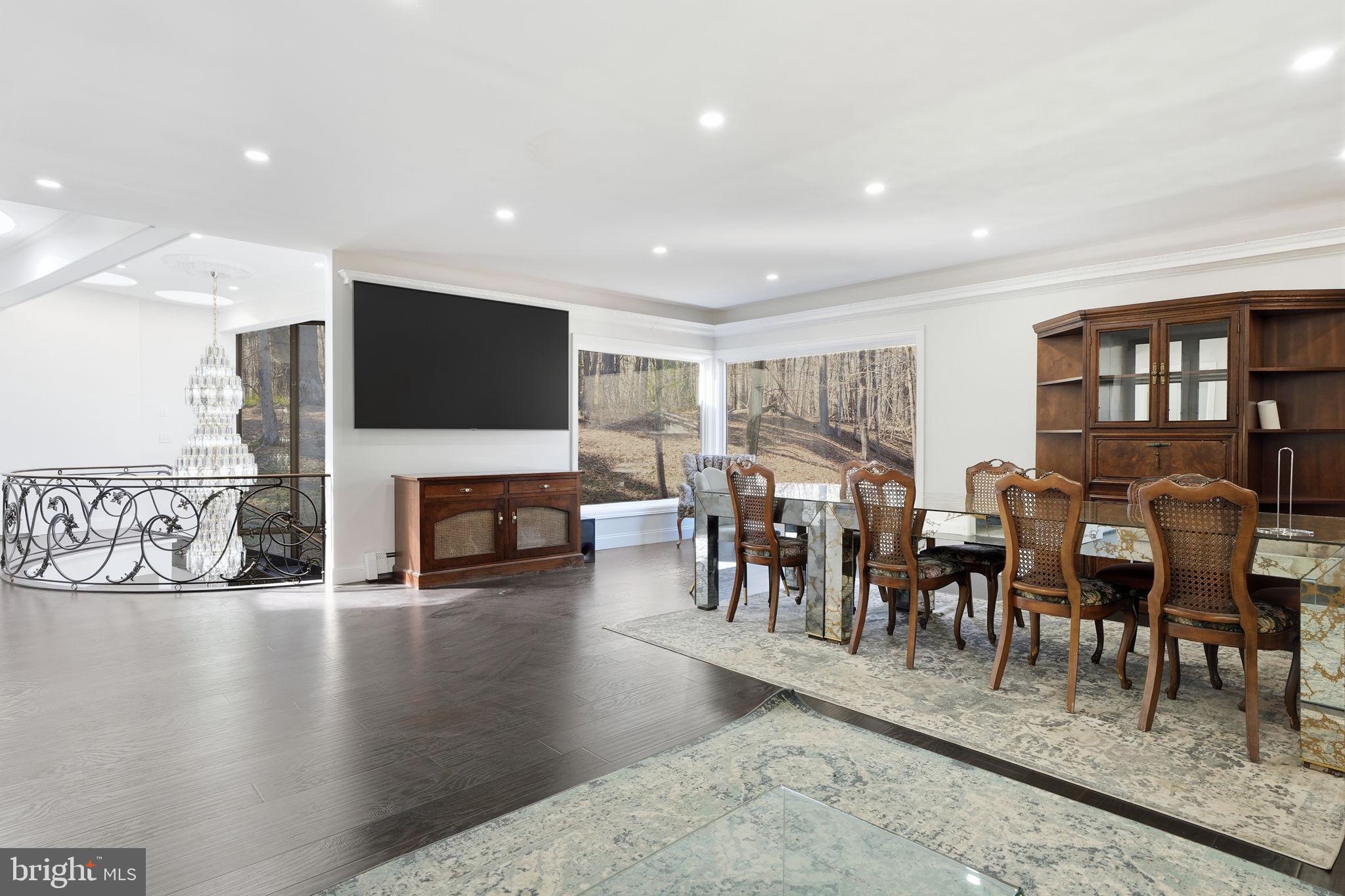 STROUDSBURG - Residential