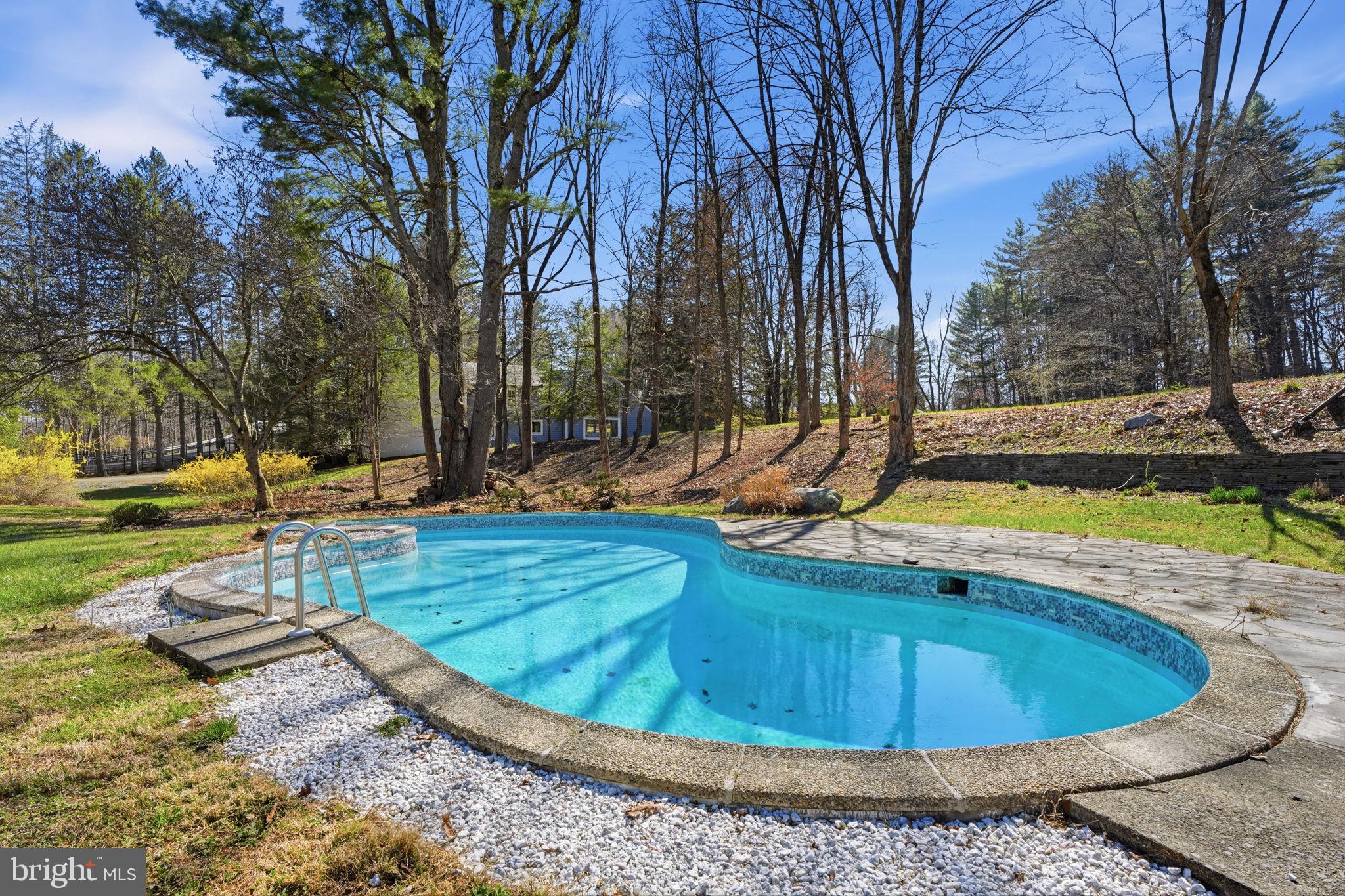 STROUDSBURG - Residential