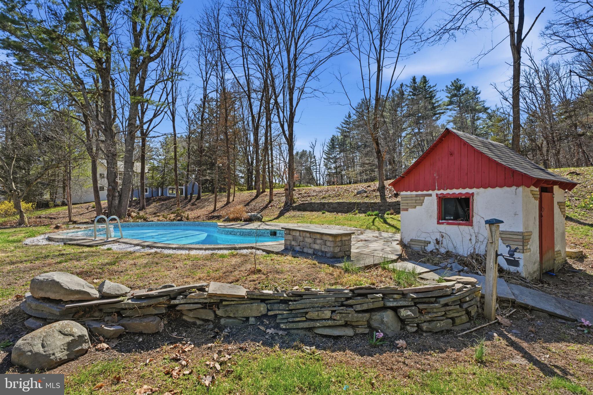 STROUDSBURG - Residential