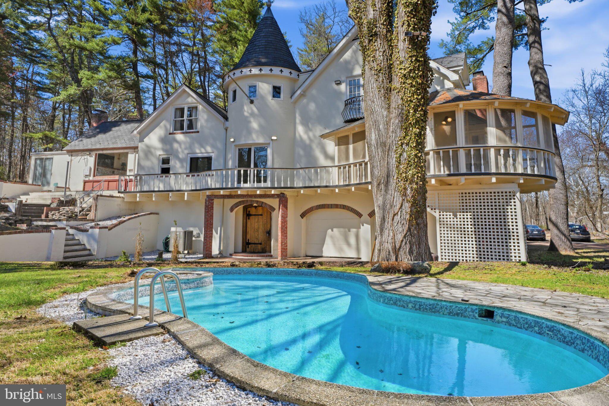 STROUDSBURG - Residential