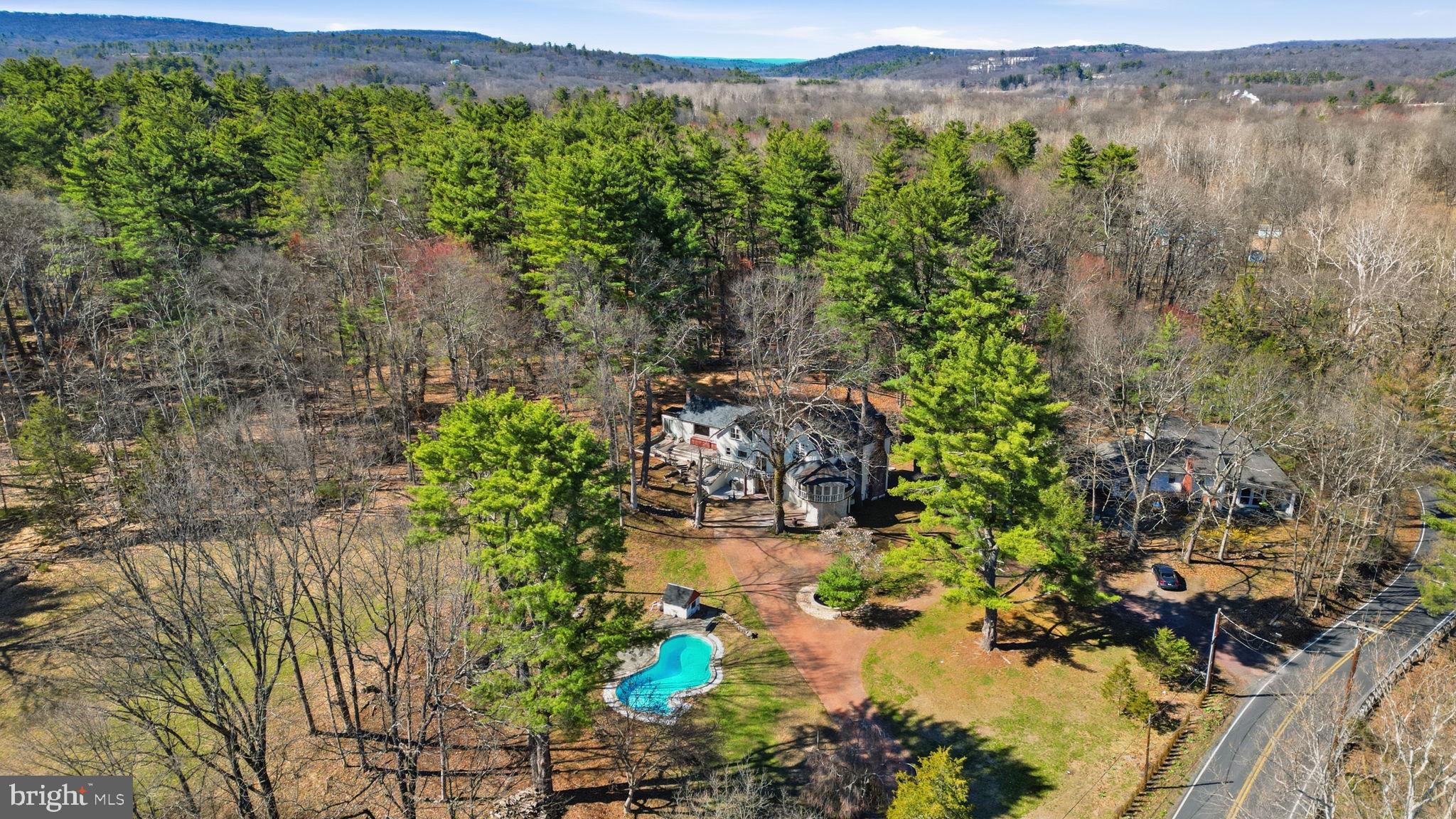 STROUDSBURG - Residential