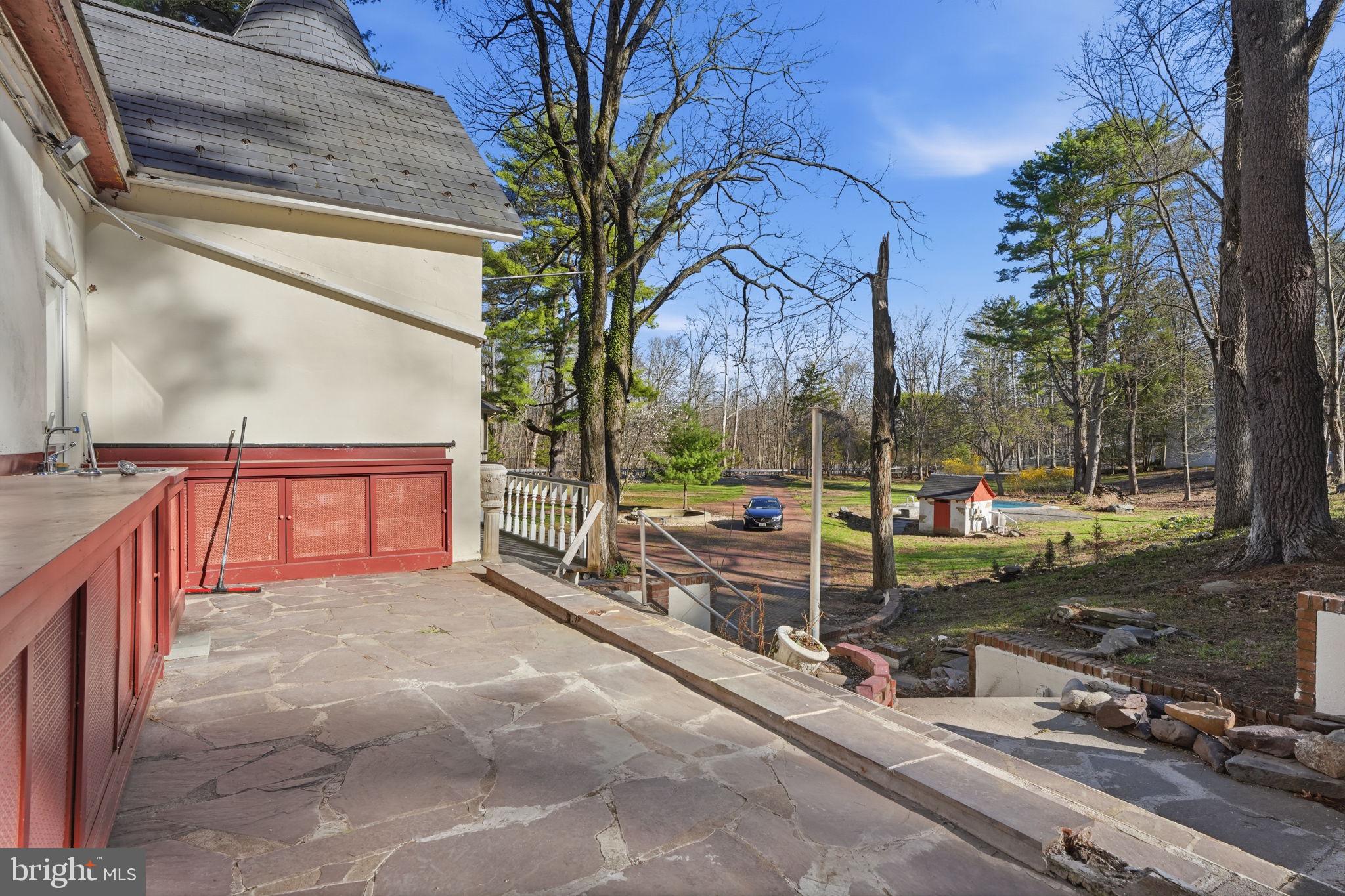 STROUDSBURG - Residential