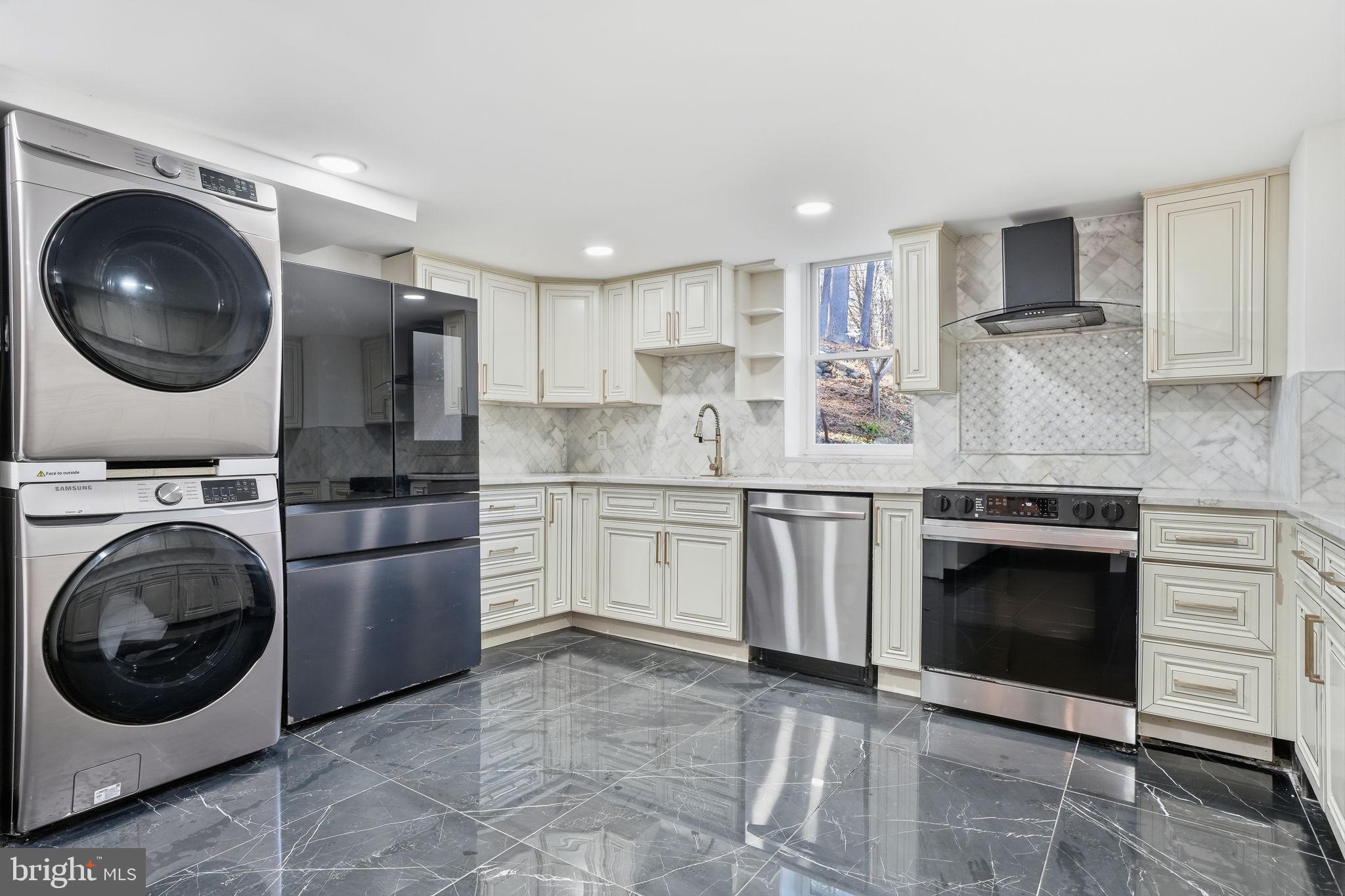STROUDSBURG - Residential
