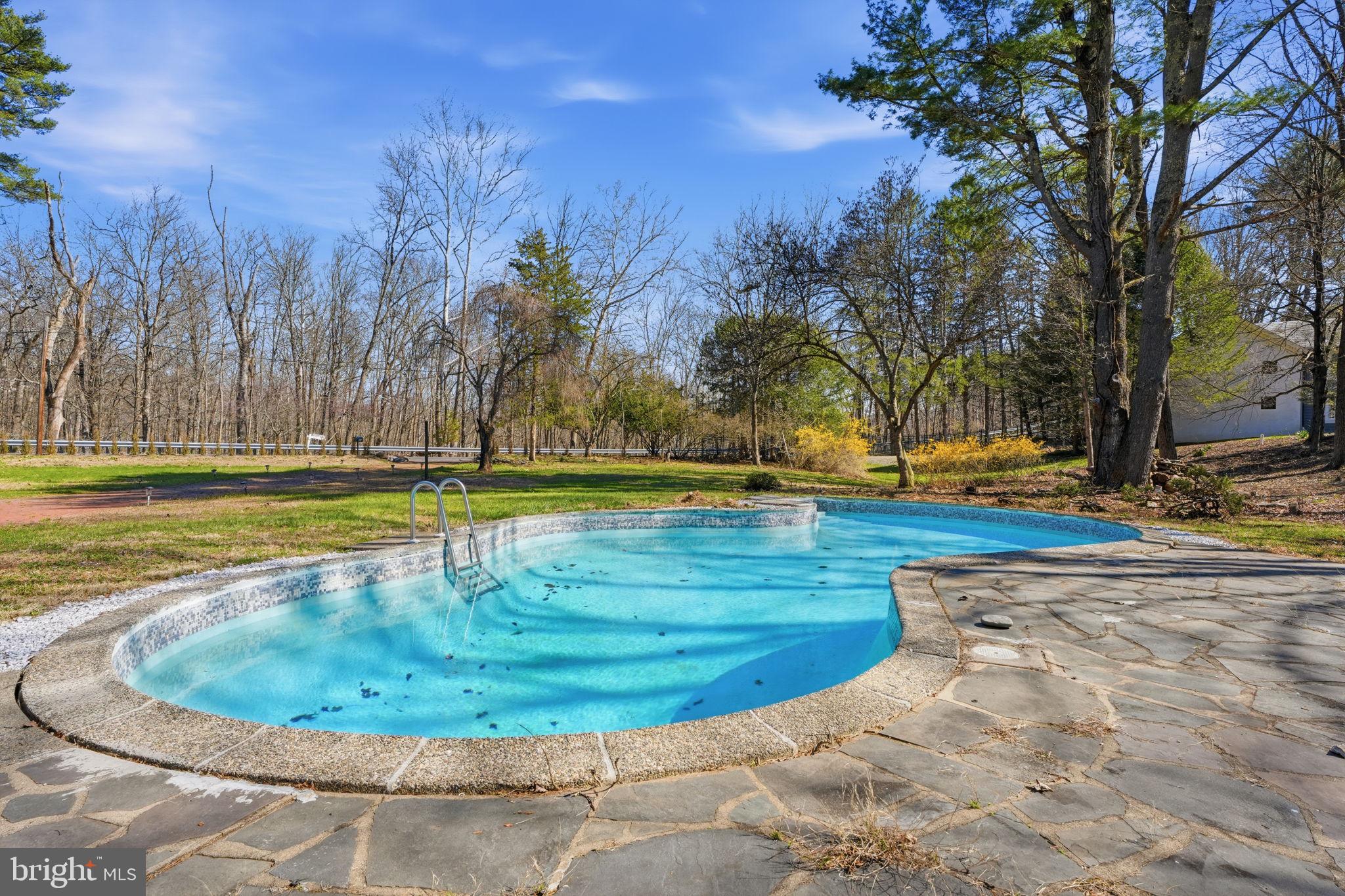 STROUDSBURG - Residential