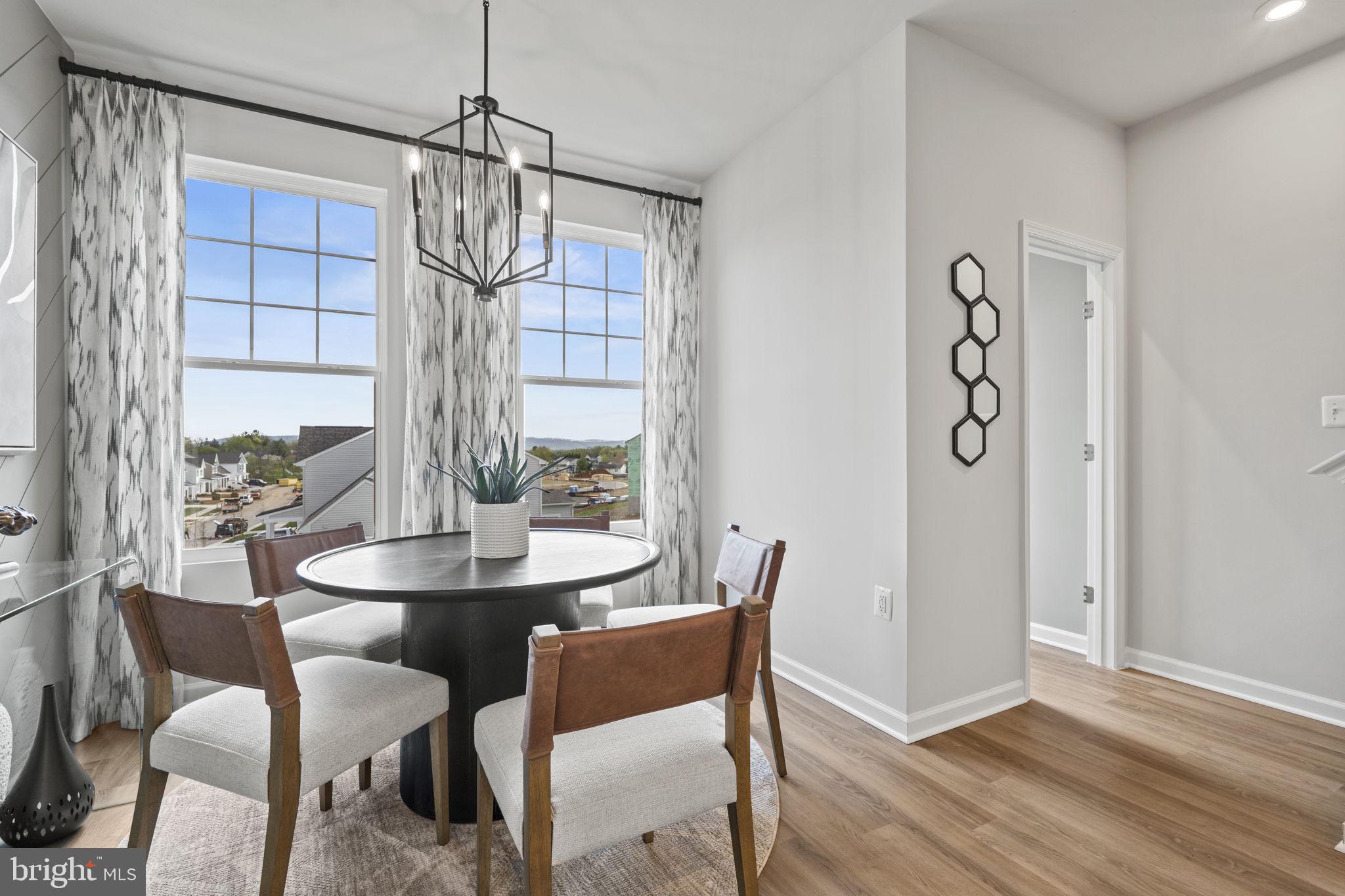 PRESIDENTS POINTE - Residential