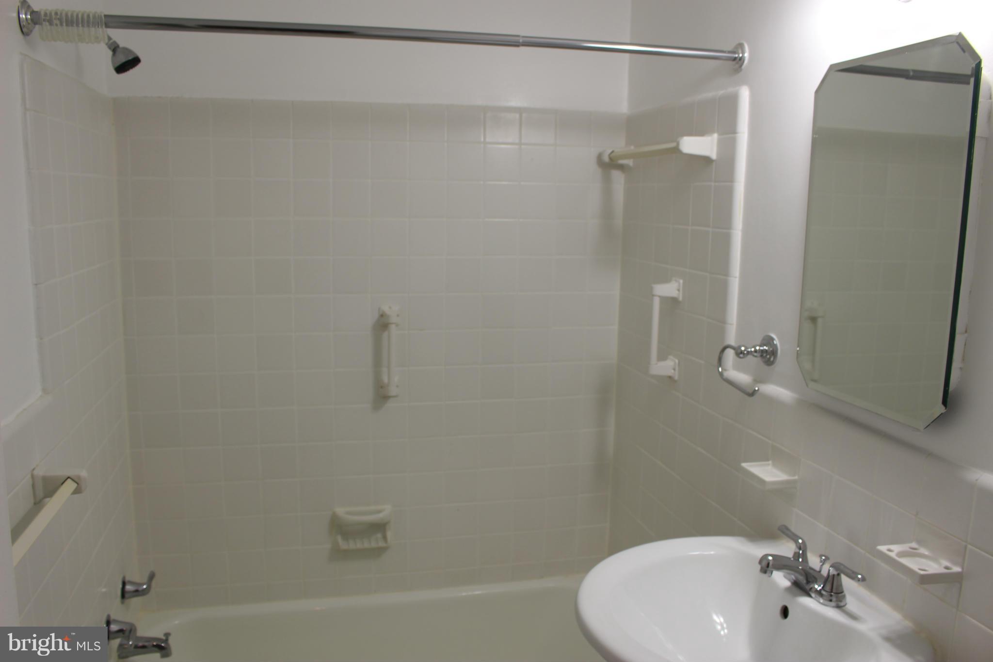 PARKSIDE CONDOMINIUMS - Residential Lease