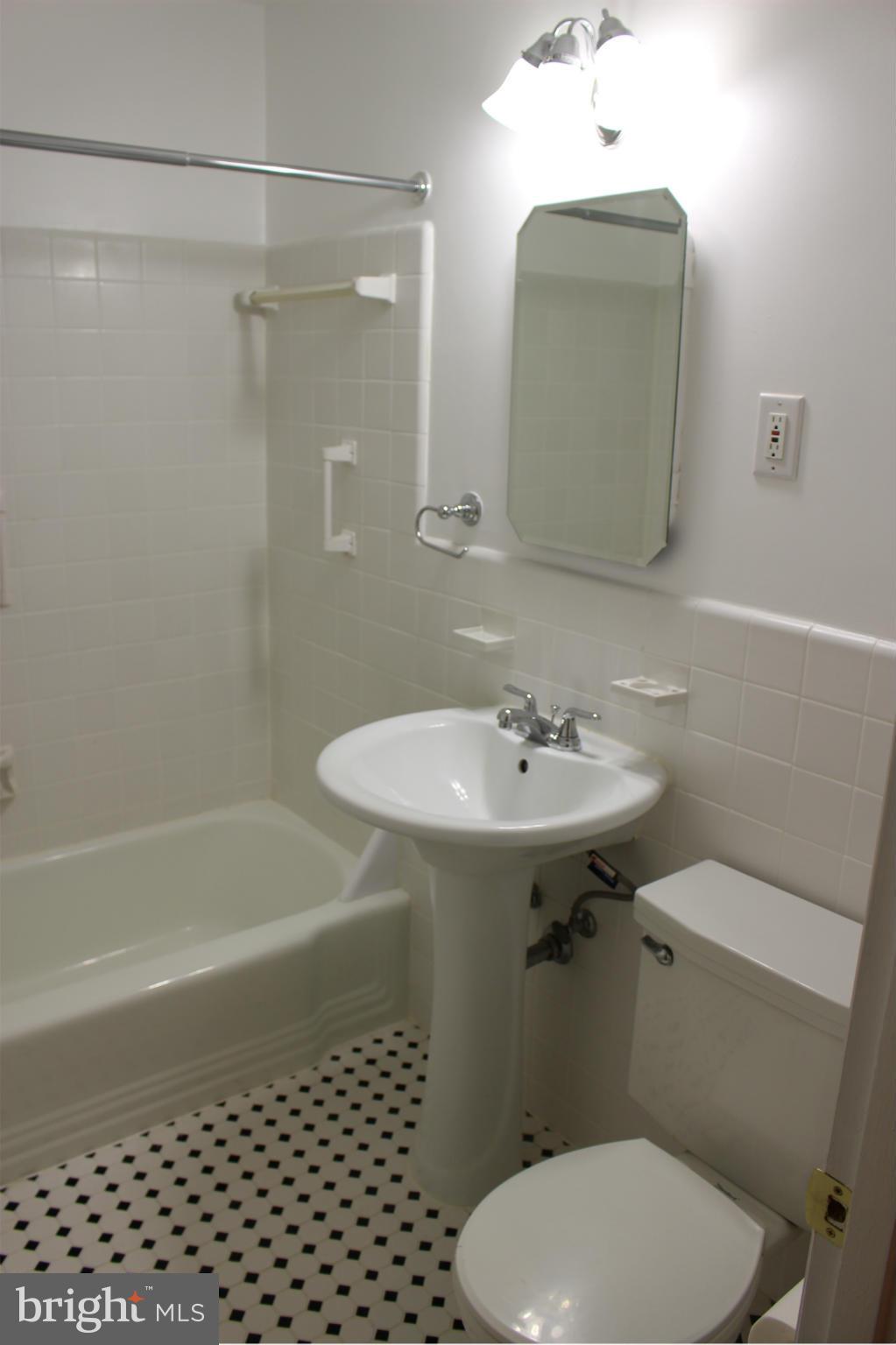 PARKSIDE CONDOMINIUMS - Residential Lease