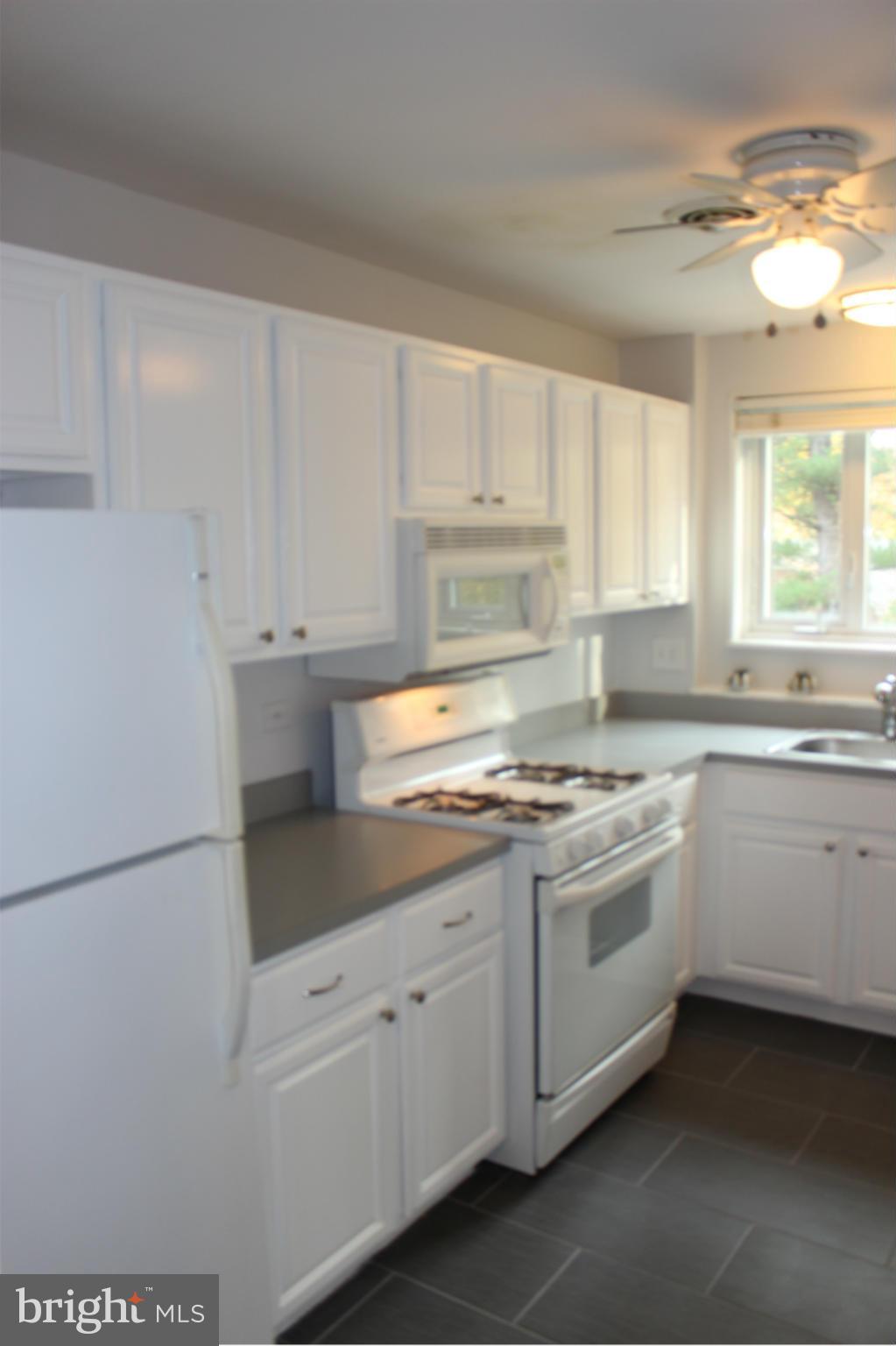 PARKSIDE CONDOMINIUMS - Residential Lease