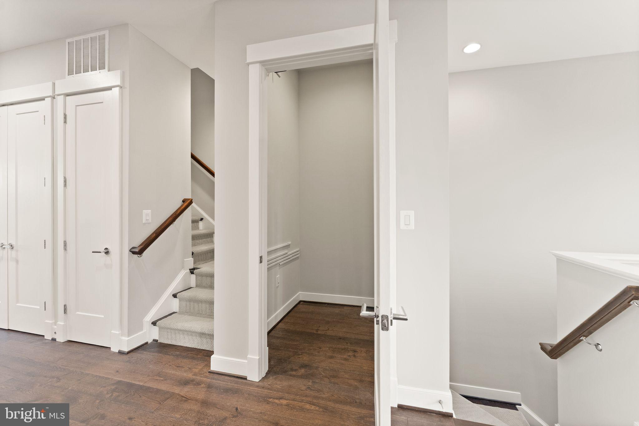 CRESCENT PLACE - Residential