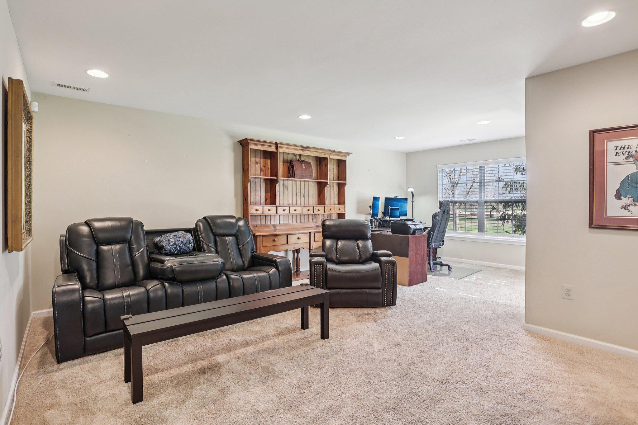 WILLIAMSON SQUARE - Residential