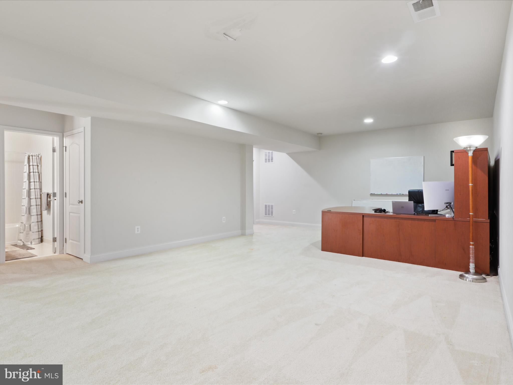 LOUDOUN VALLEY ESTATES 2 - Residential Lease