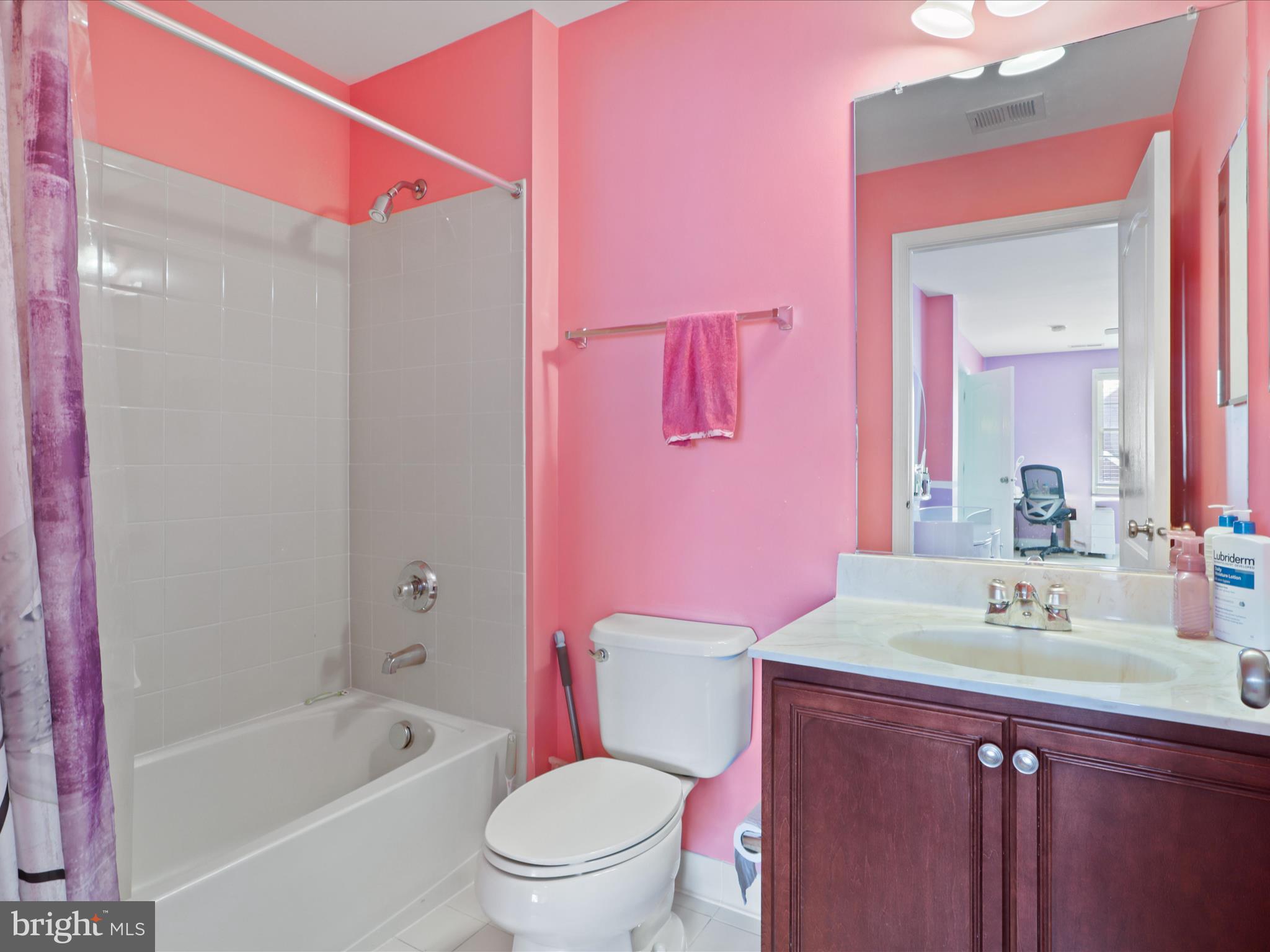 LOUDOUN VALLEY ESTATES 2 - Residential Lease