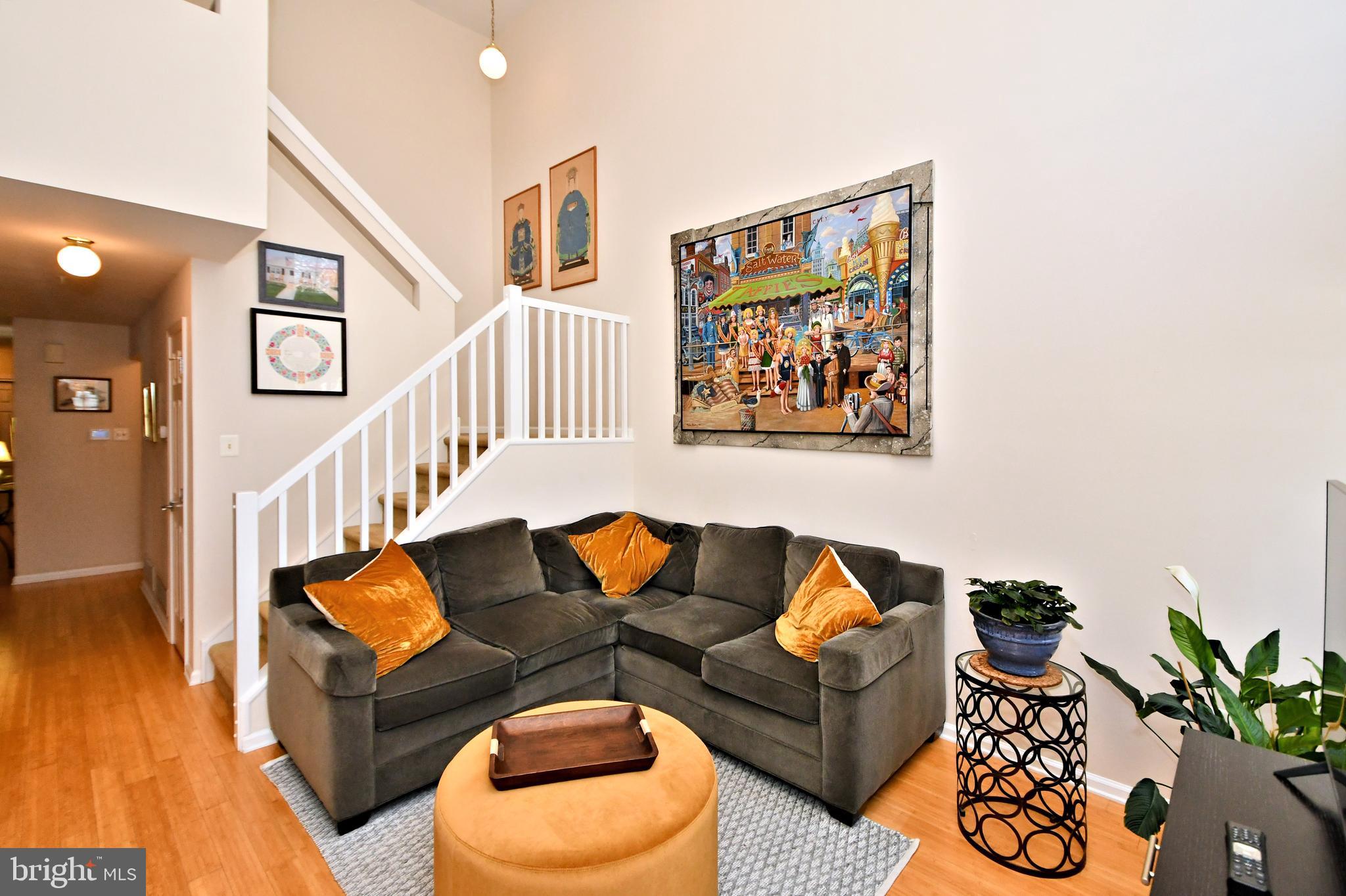 WILSHIRE HUNT - Residential