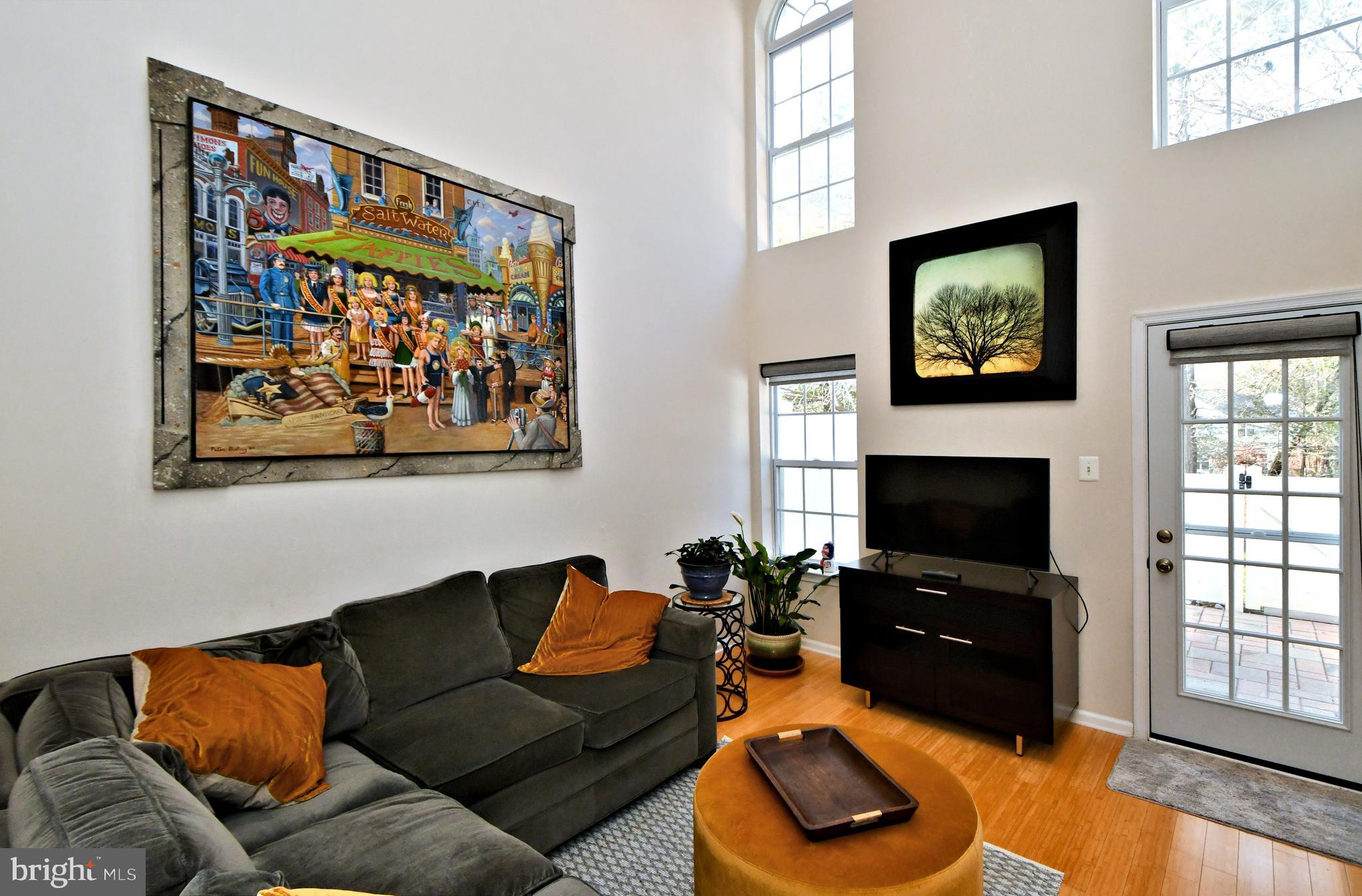 WILSHIRE HUNT - Residential