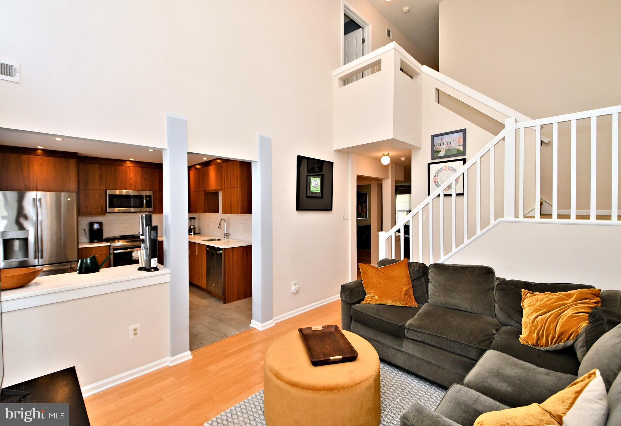 WILSHIRE HUNT - Residential