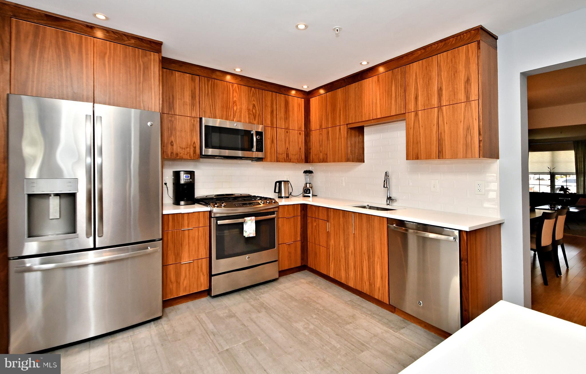 WILSHIRE HUNT - Residential