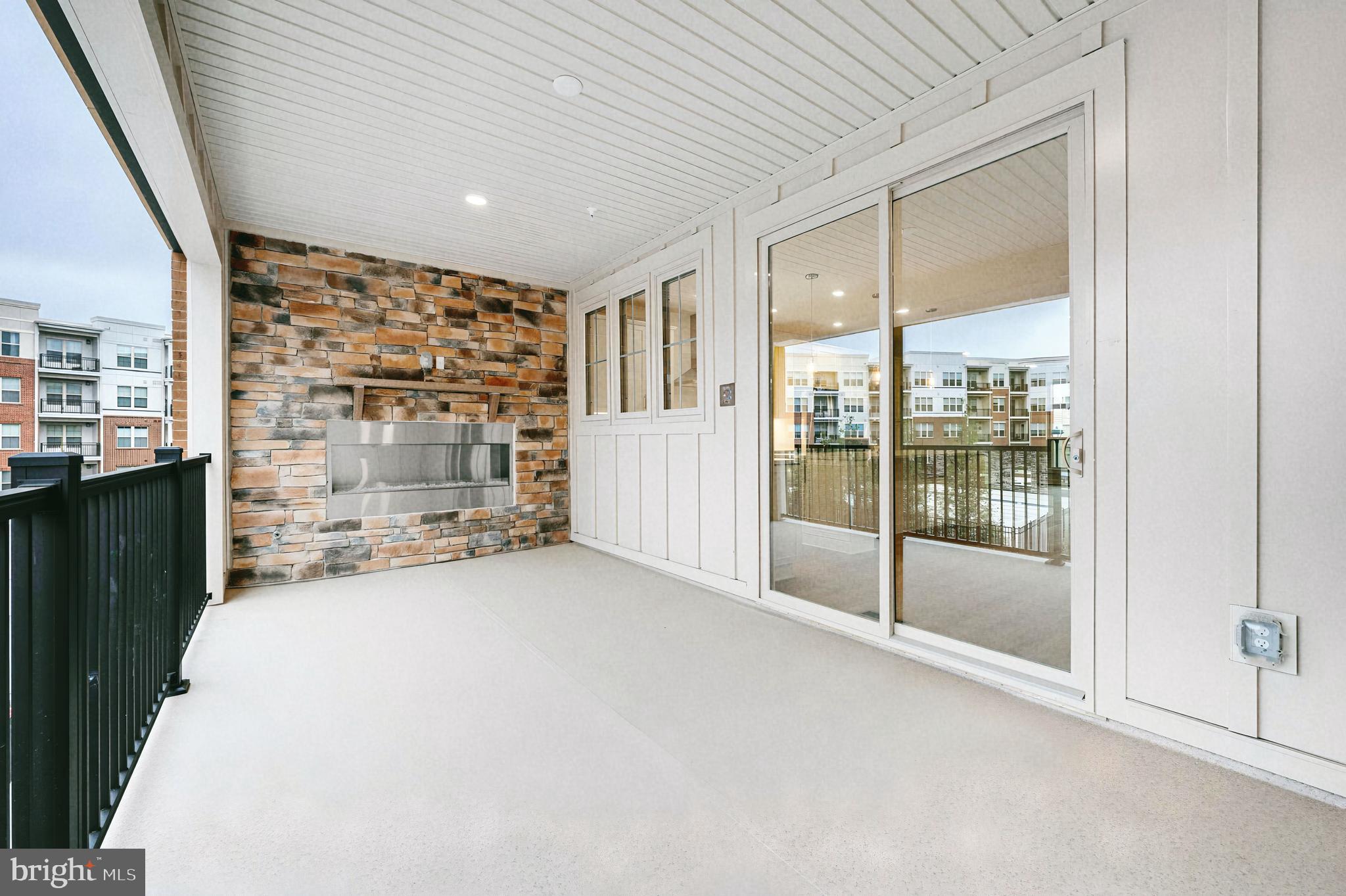 BOULEVARD VI TOWNS - Residential