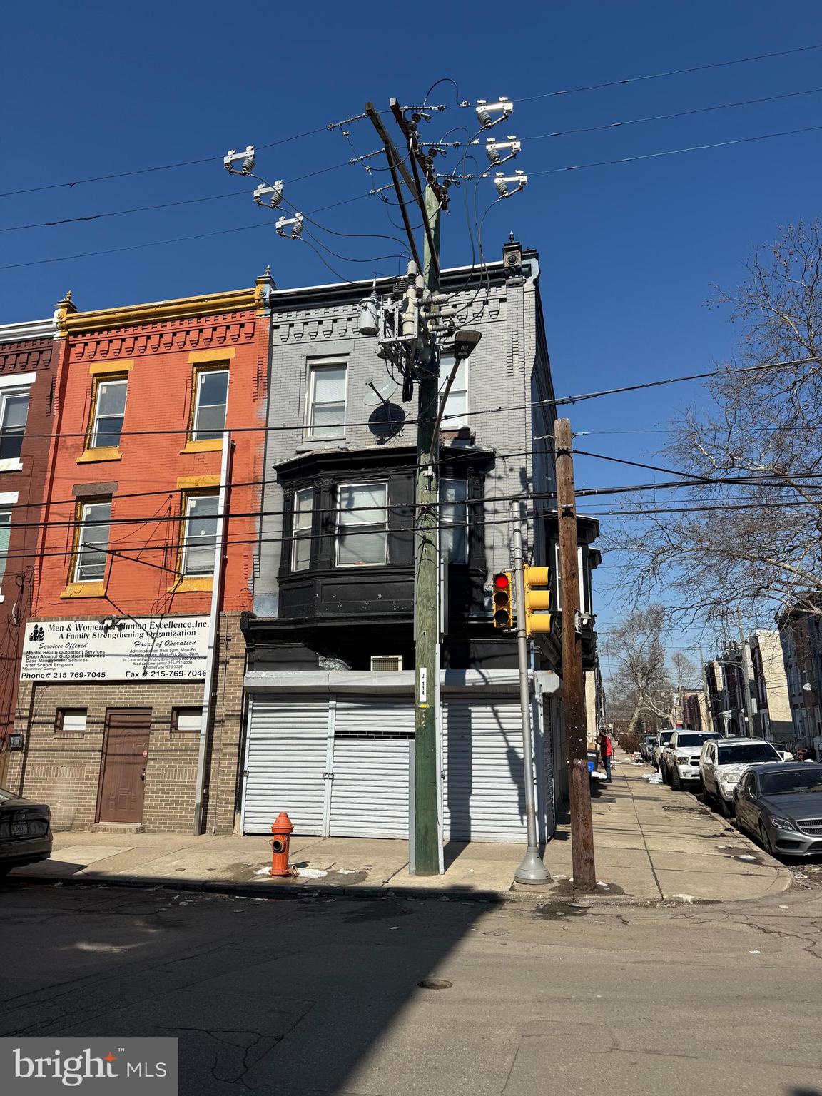 Large 5 unit building.1 Commercial unit on the 1st floor  and  4 residential units on the 2nd and 3rd floors.