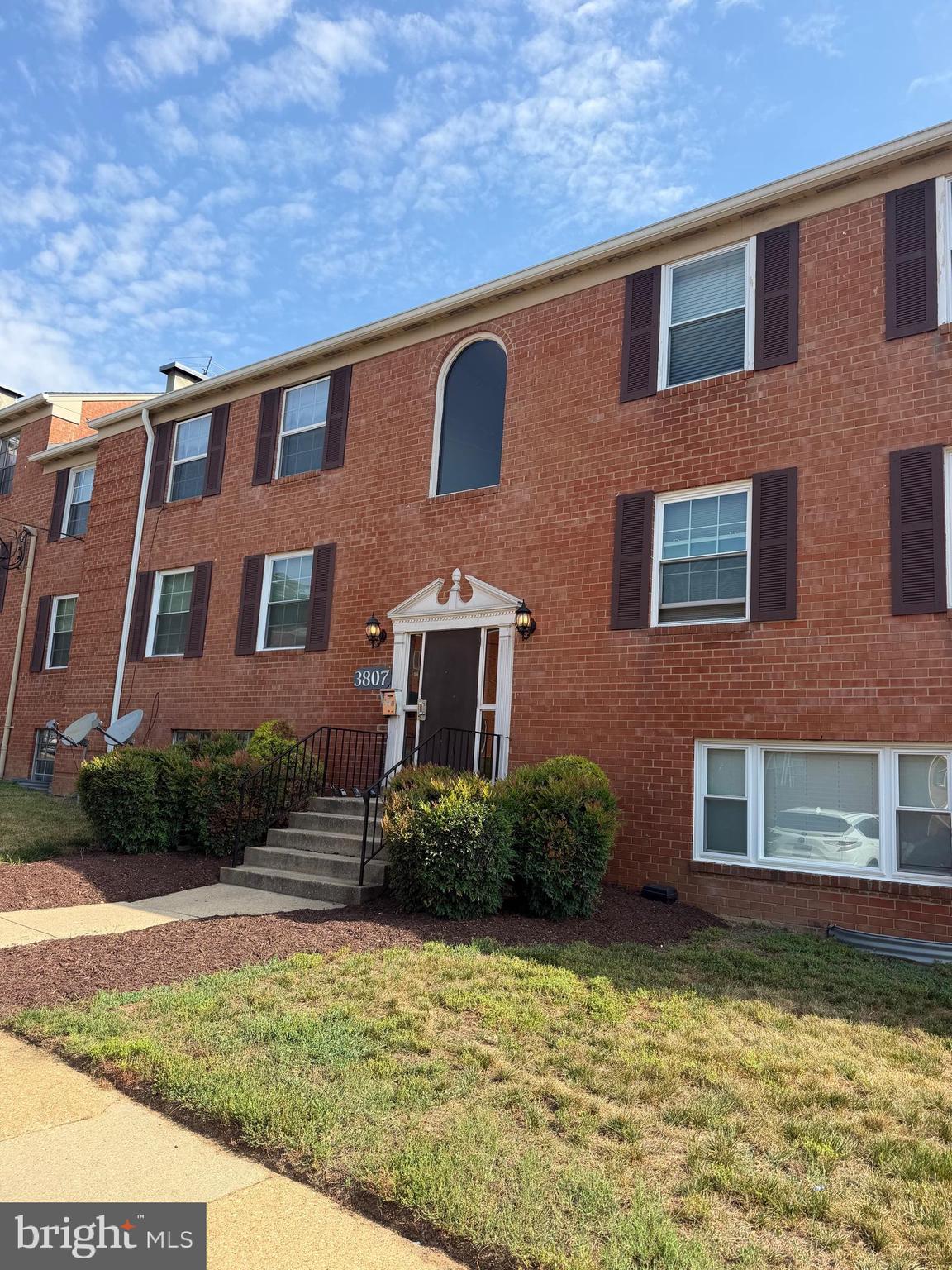 Apartment Condominium  for Sale rented. Renter would like to stay if passible call listing agent for more details.  Great investment  opportunity