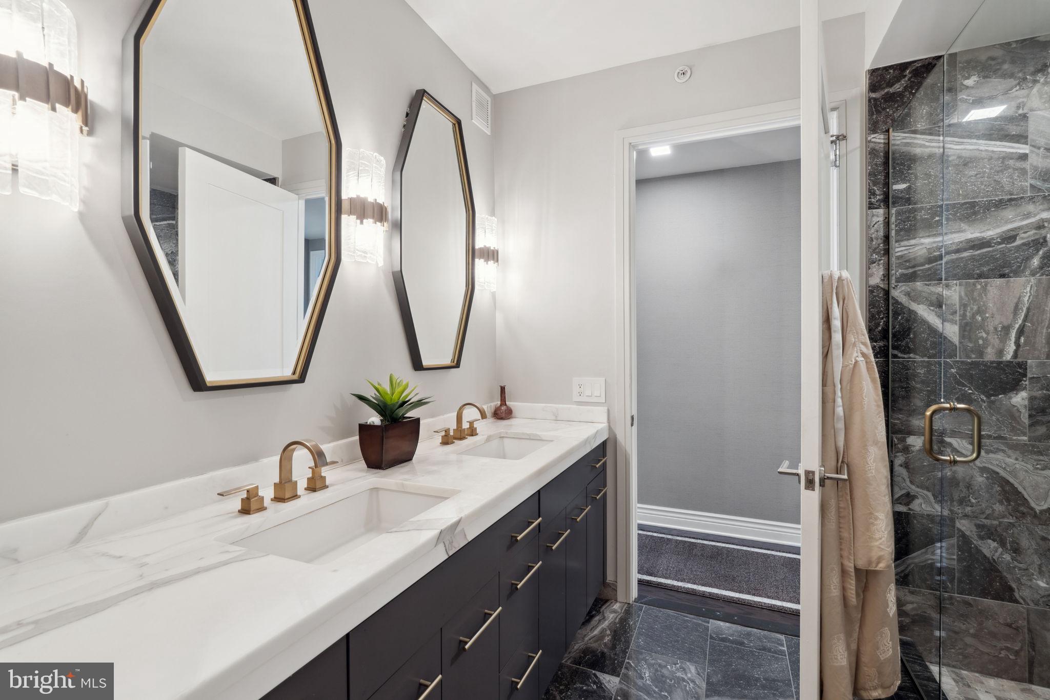 PENN SQUARE - Residential