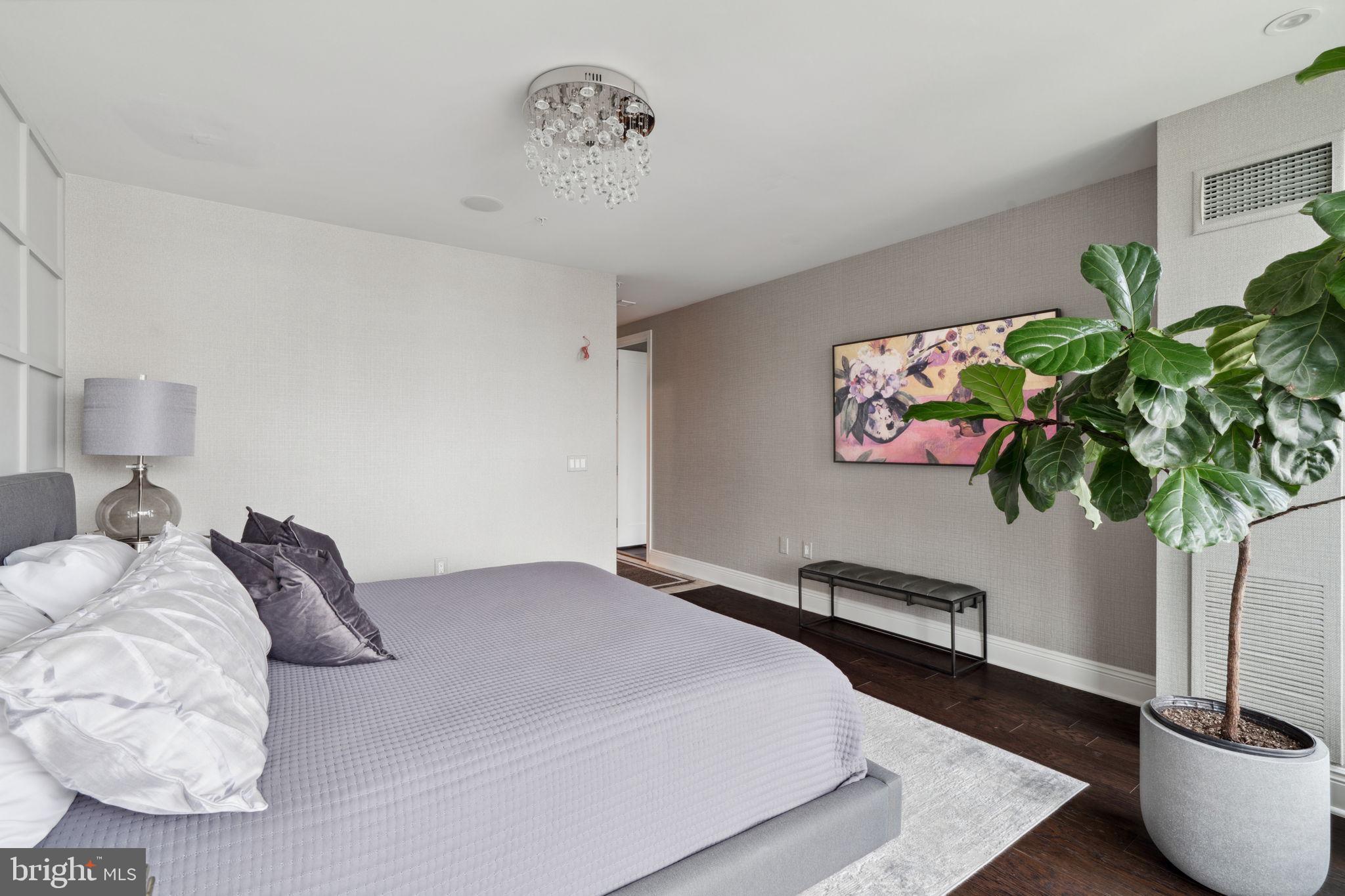 PENN SQUARE - Residential