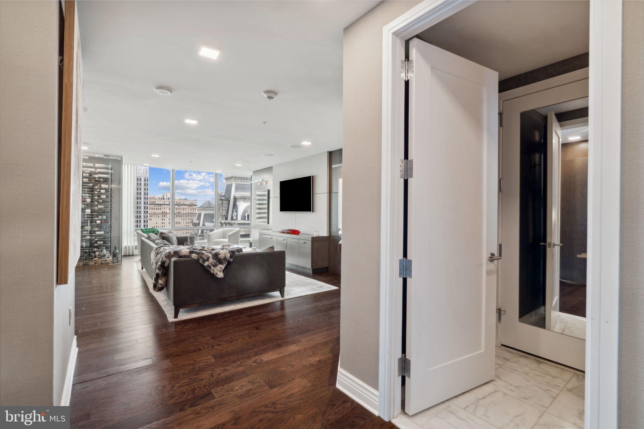 PENN SQUARE - Residential