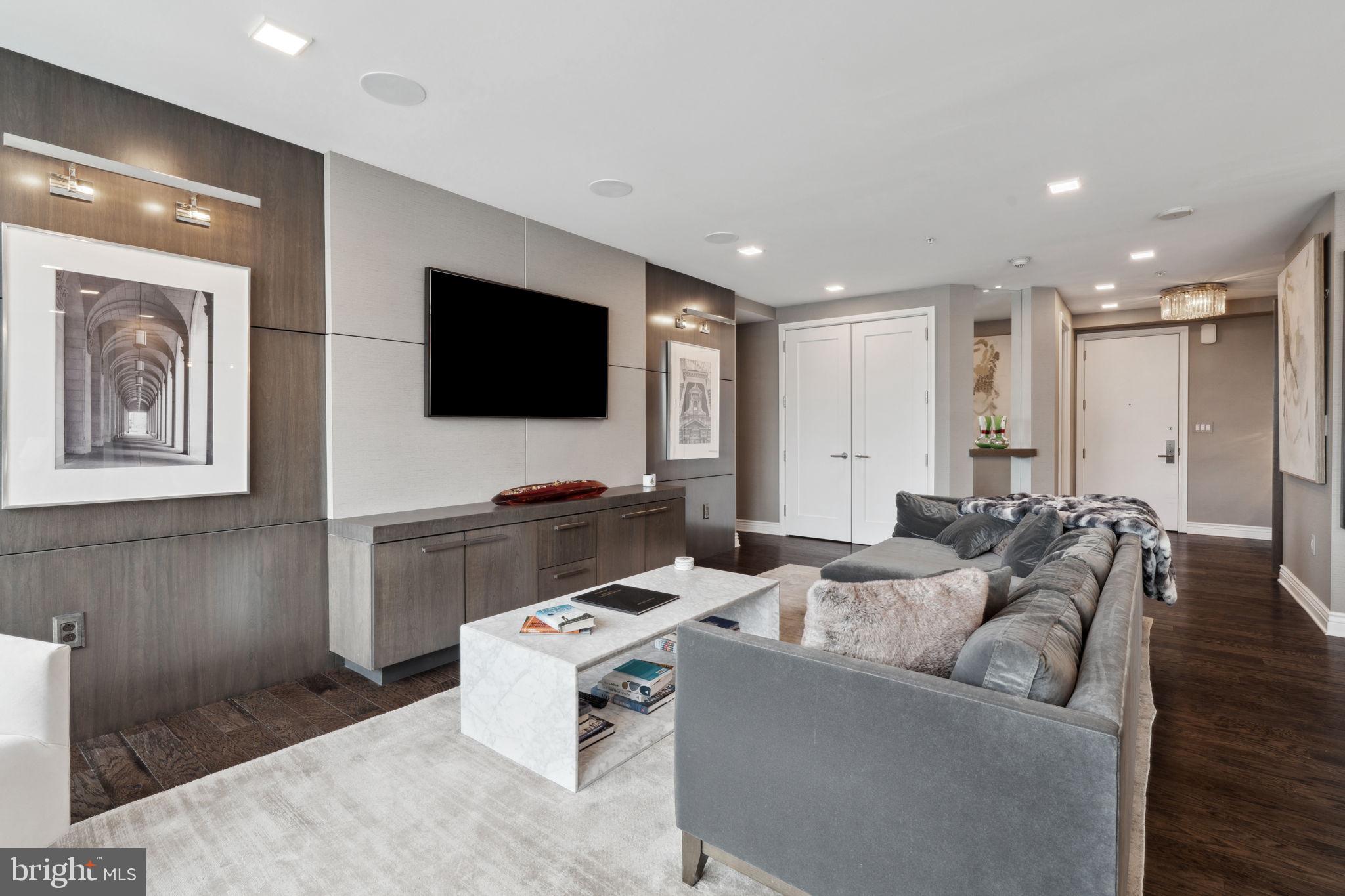 PENN SQUARE - Residential