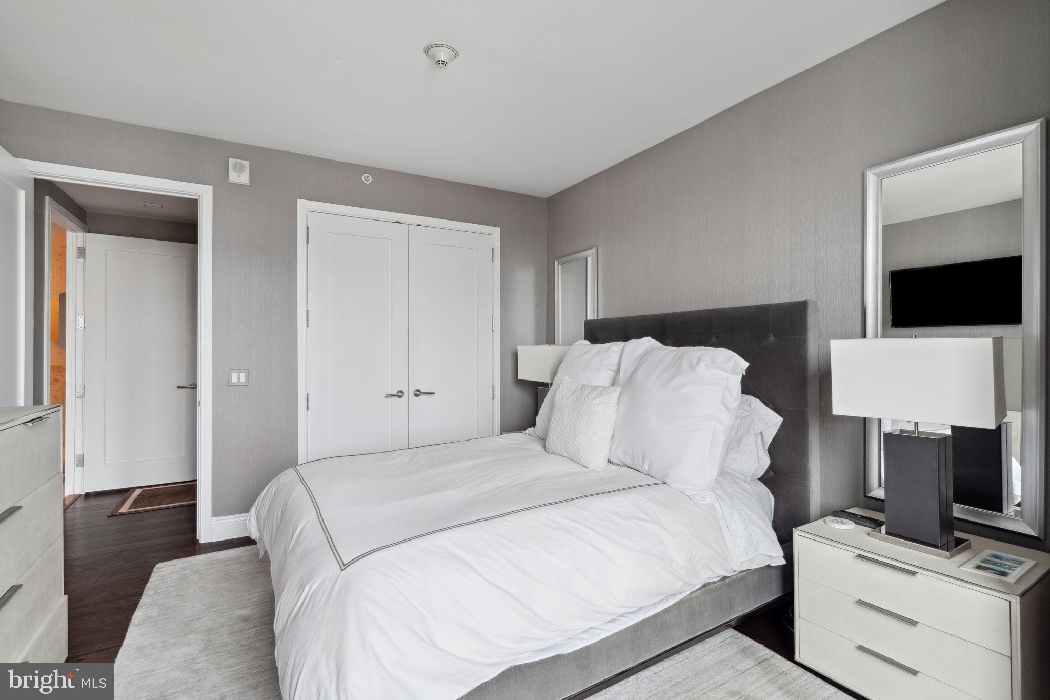 PENN SQUARE - Residential