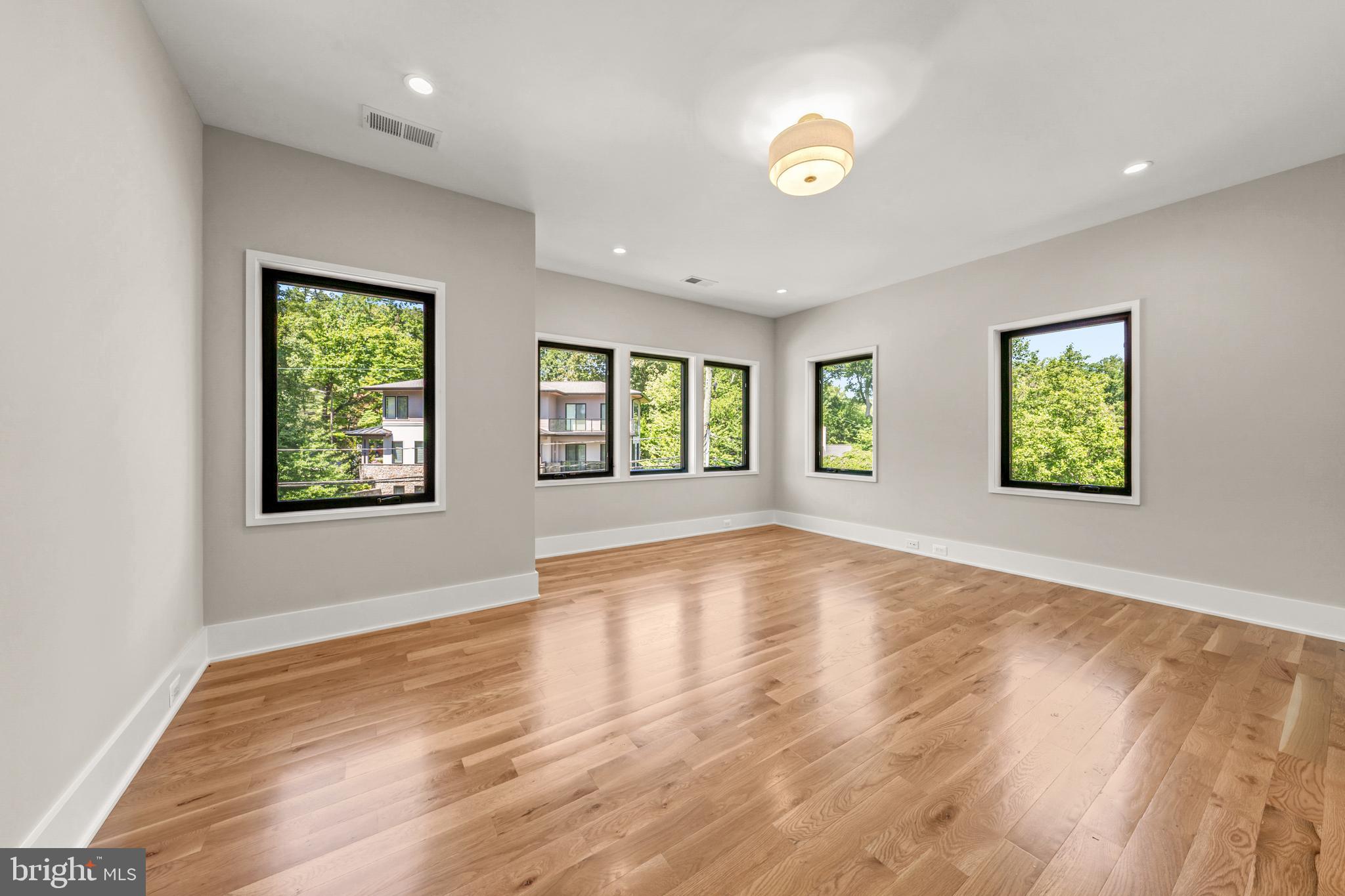 BELLEVUE FOREST - Residential