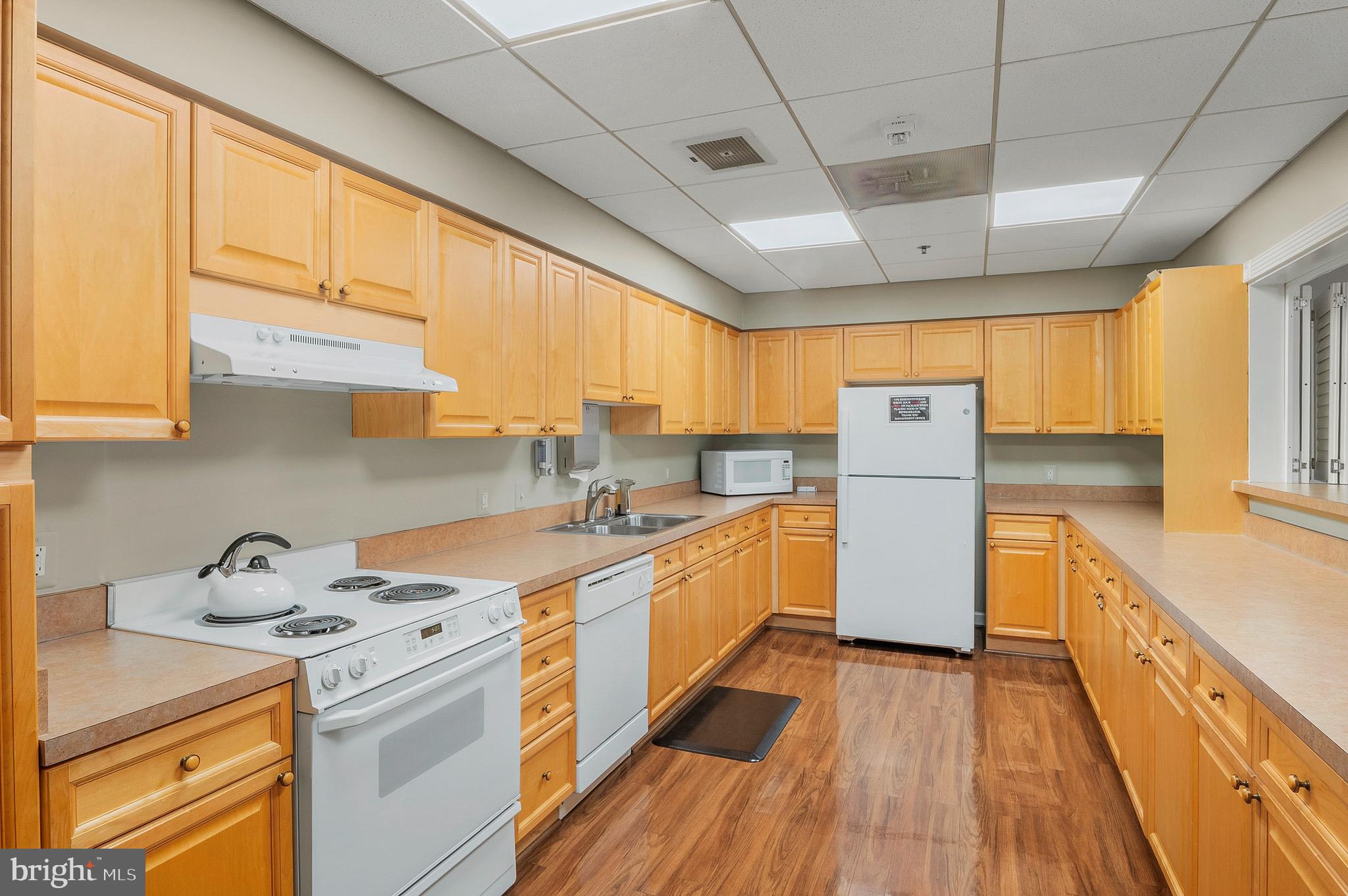 LEISURE WORLD - Residential