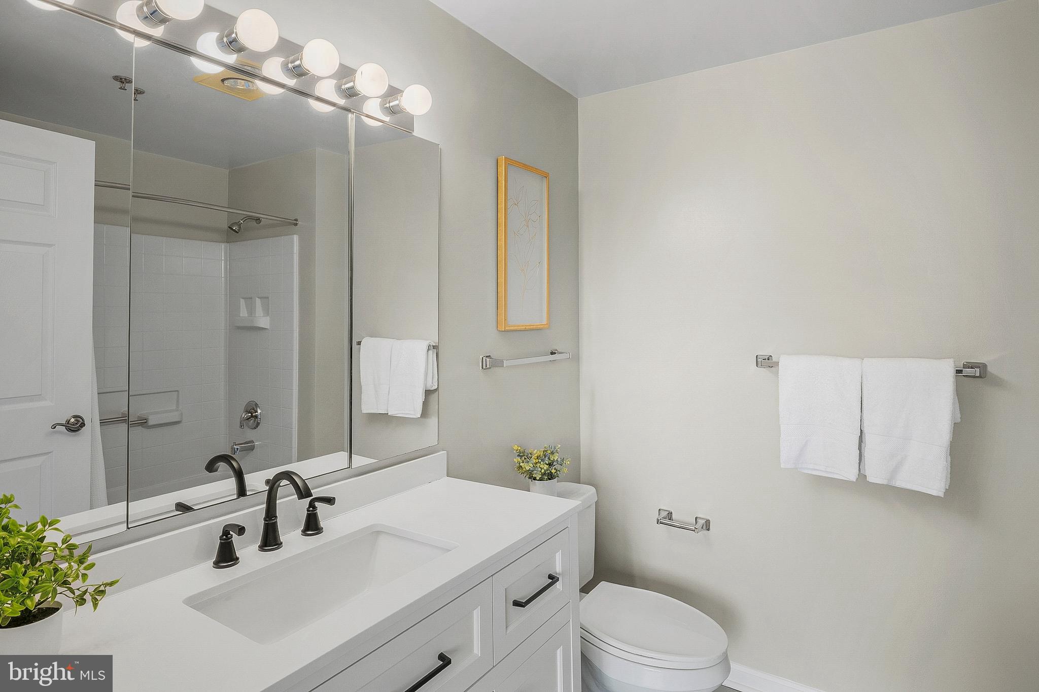 LEISURE WORLD - Residential